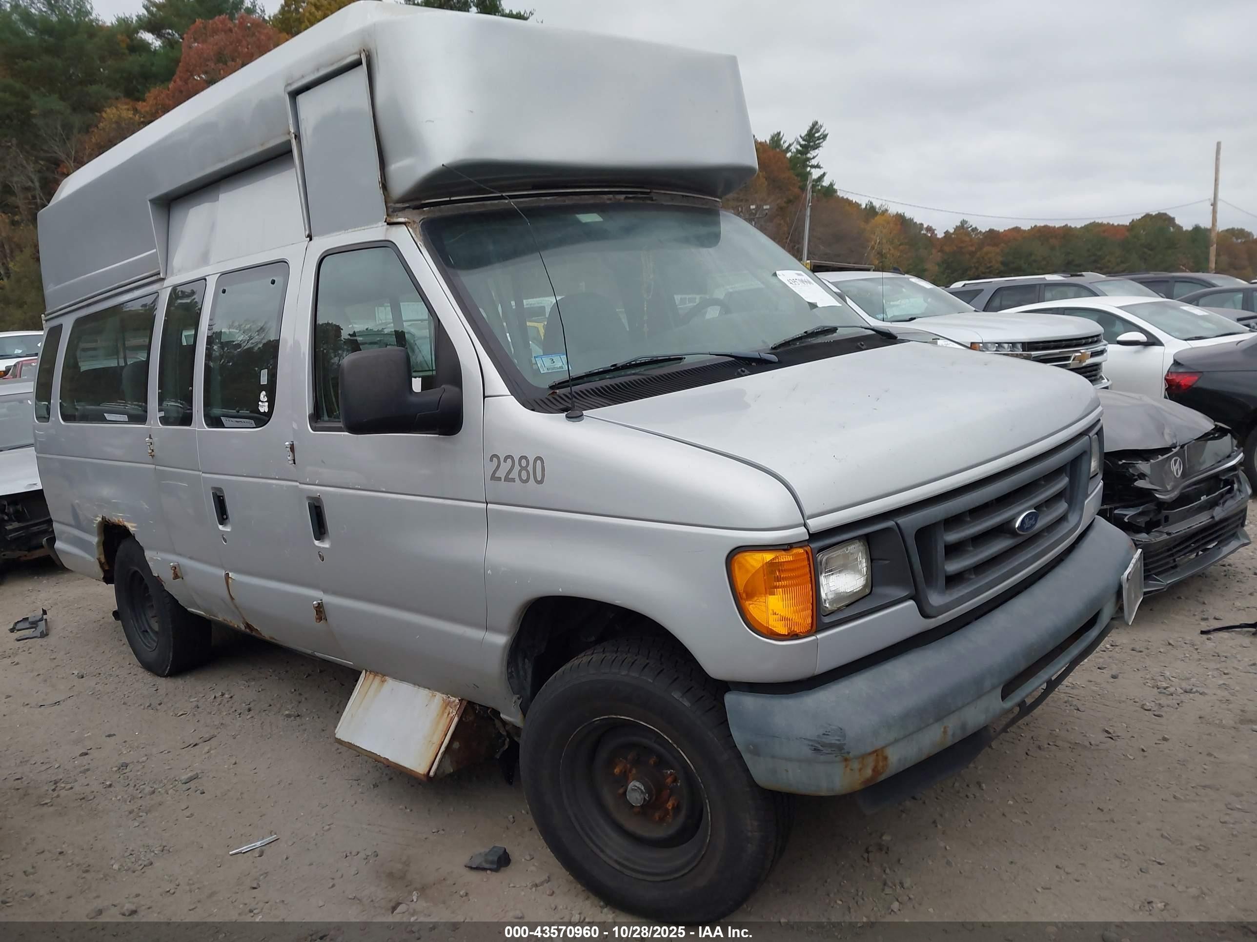 2007 Ford Econoline Cargo, VIN 1FTNS24WX7DB45835 — Rear end