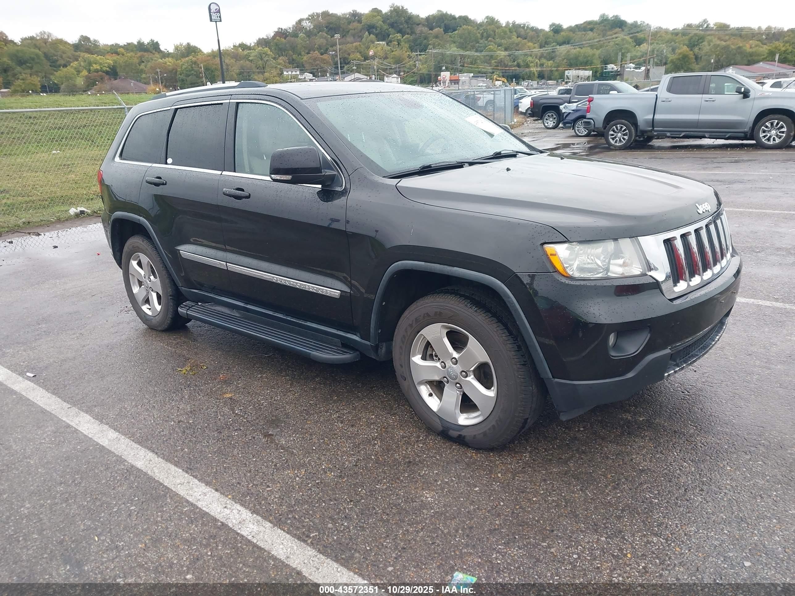 2013 Jeep Grand Cherokee Limited, VIN 1C4RJFBT9DC630778 — Side
