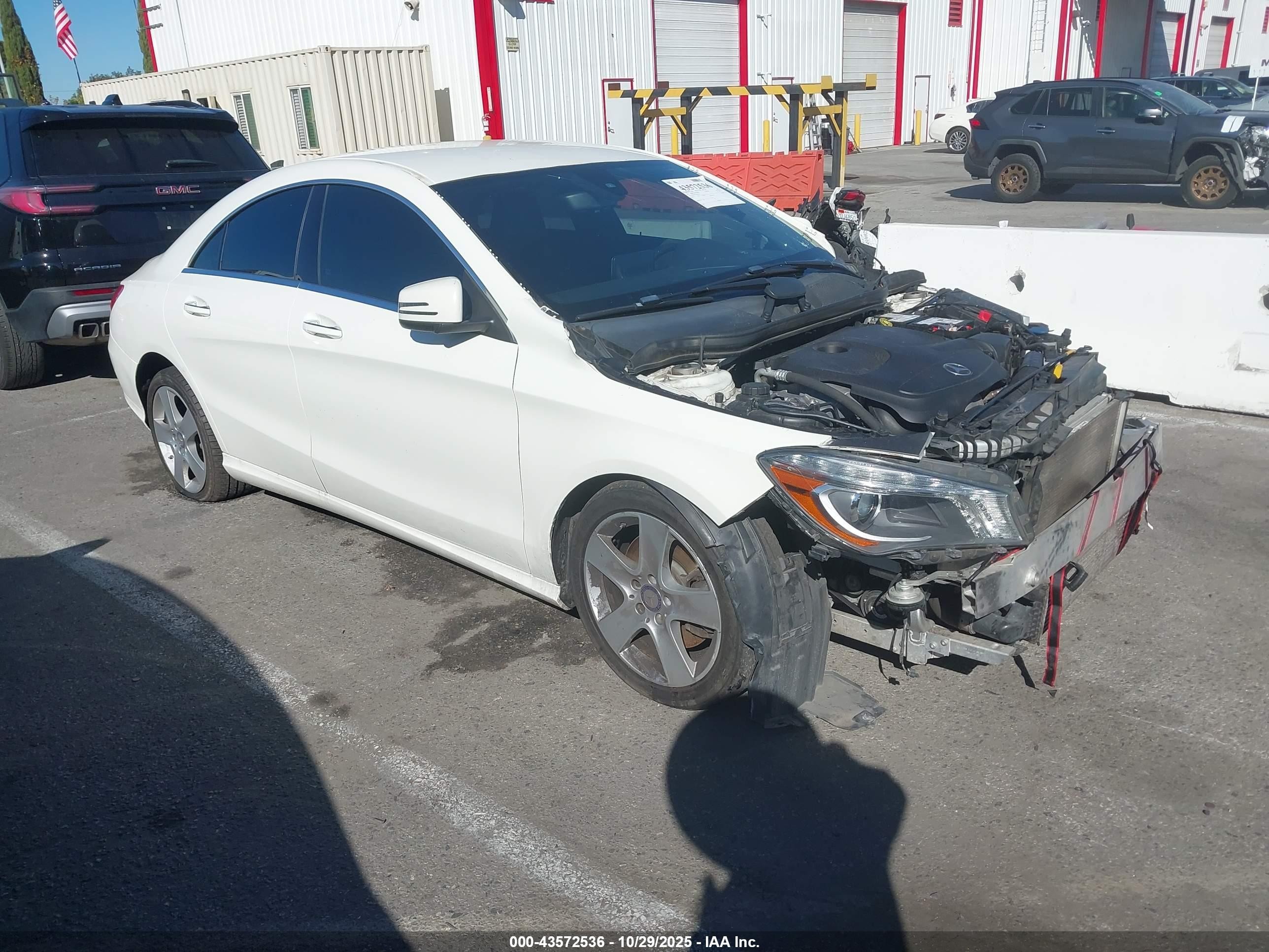 2015 Mercedes-Benz CLA 250, VIN WDDSJ4EB1FN210163 — Front end