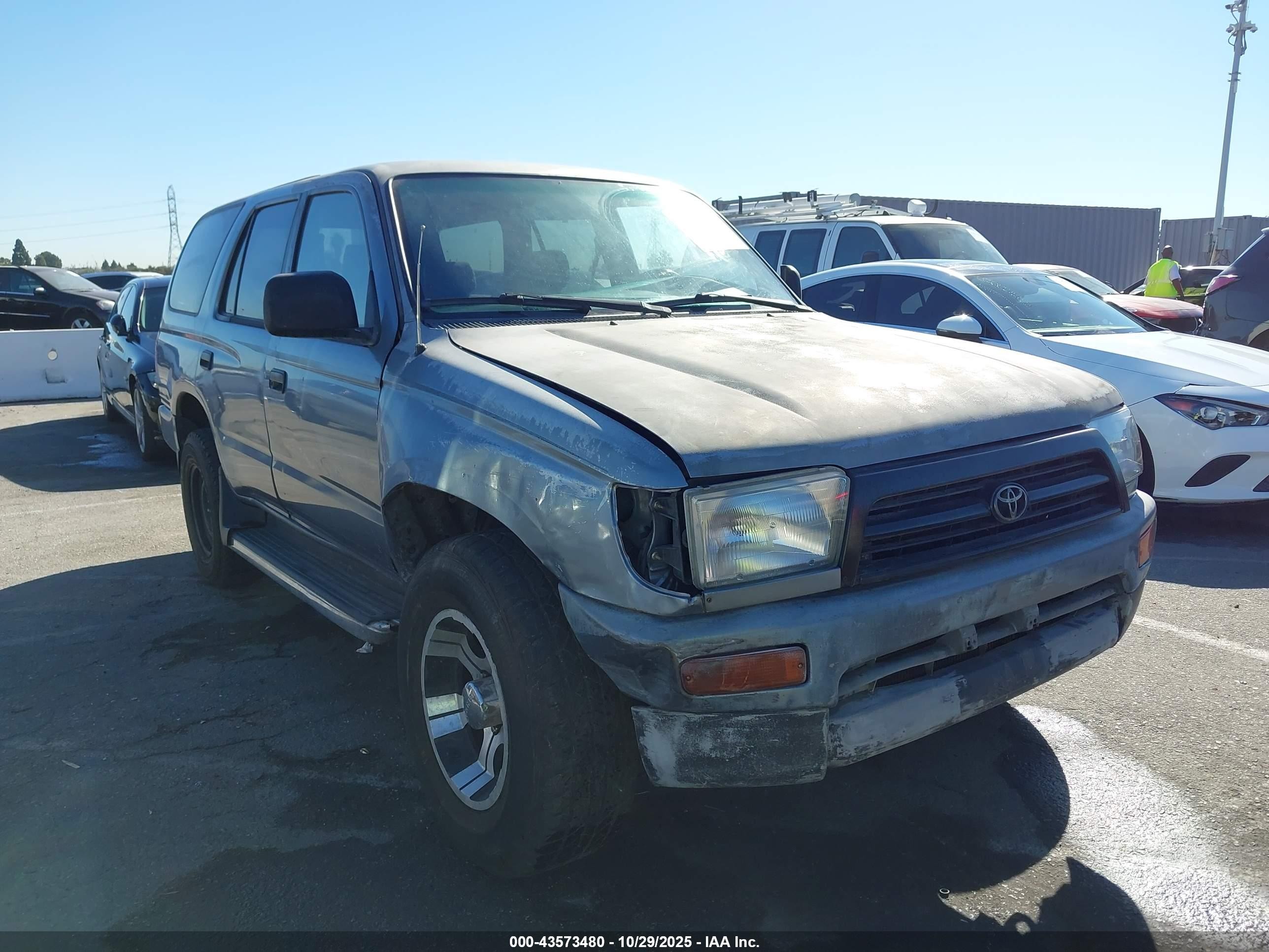 1998 Toyota 4Runner, VIN JT3GM84R4W0022607 — Front end