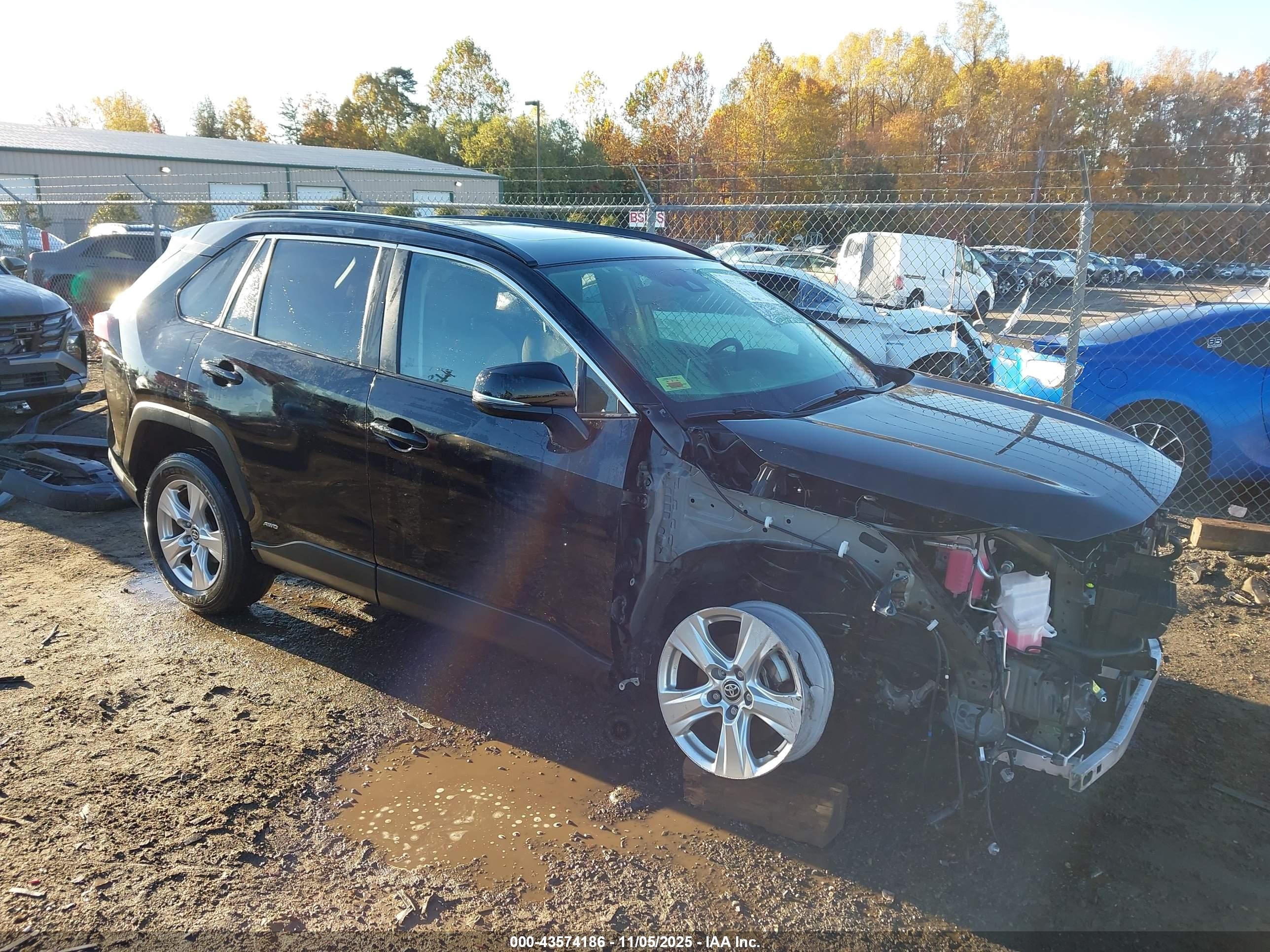 2020 Toyota RAV4 Hybrid XLE, VIN JTMRWRFV1LD060802 — Front end