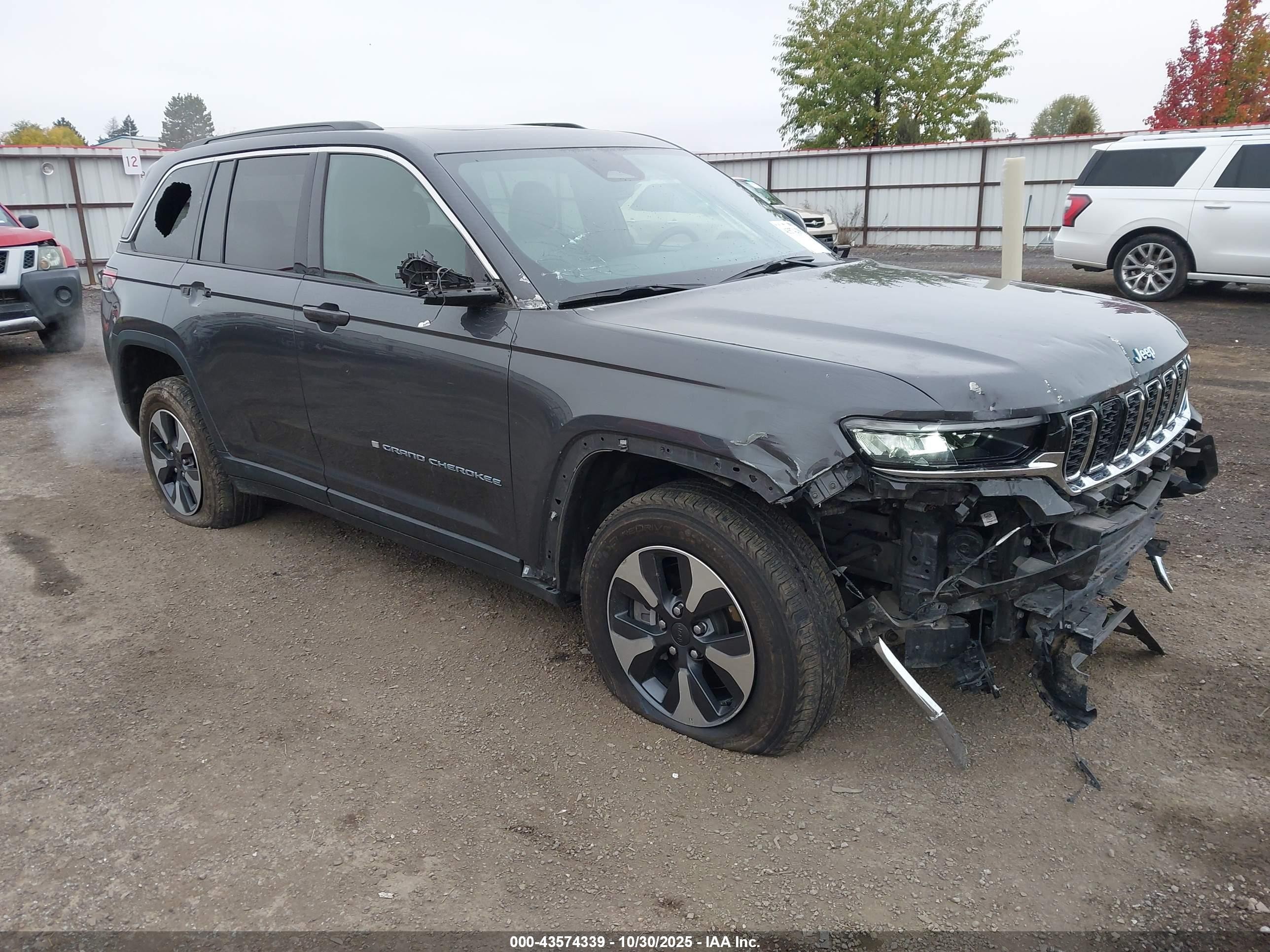 2024 Jeep Grand Cherokee, VIN 1C4RJYB62RC116803 — Front end