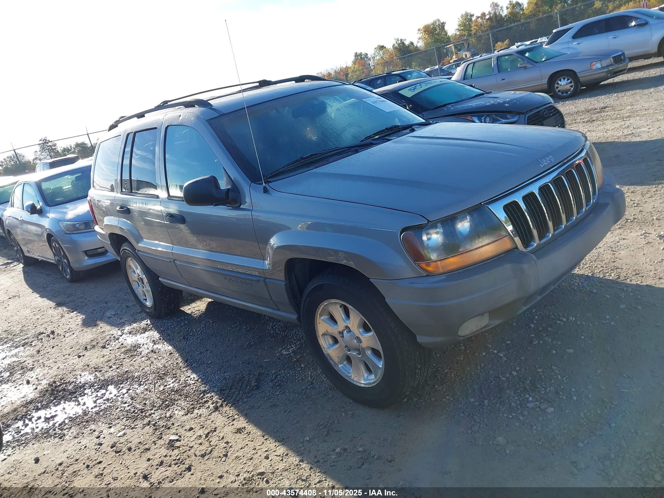 2001 Jeep Grand Cherokee Laredo, VIN 1J4GW48S81C721428 — Rear end
