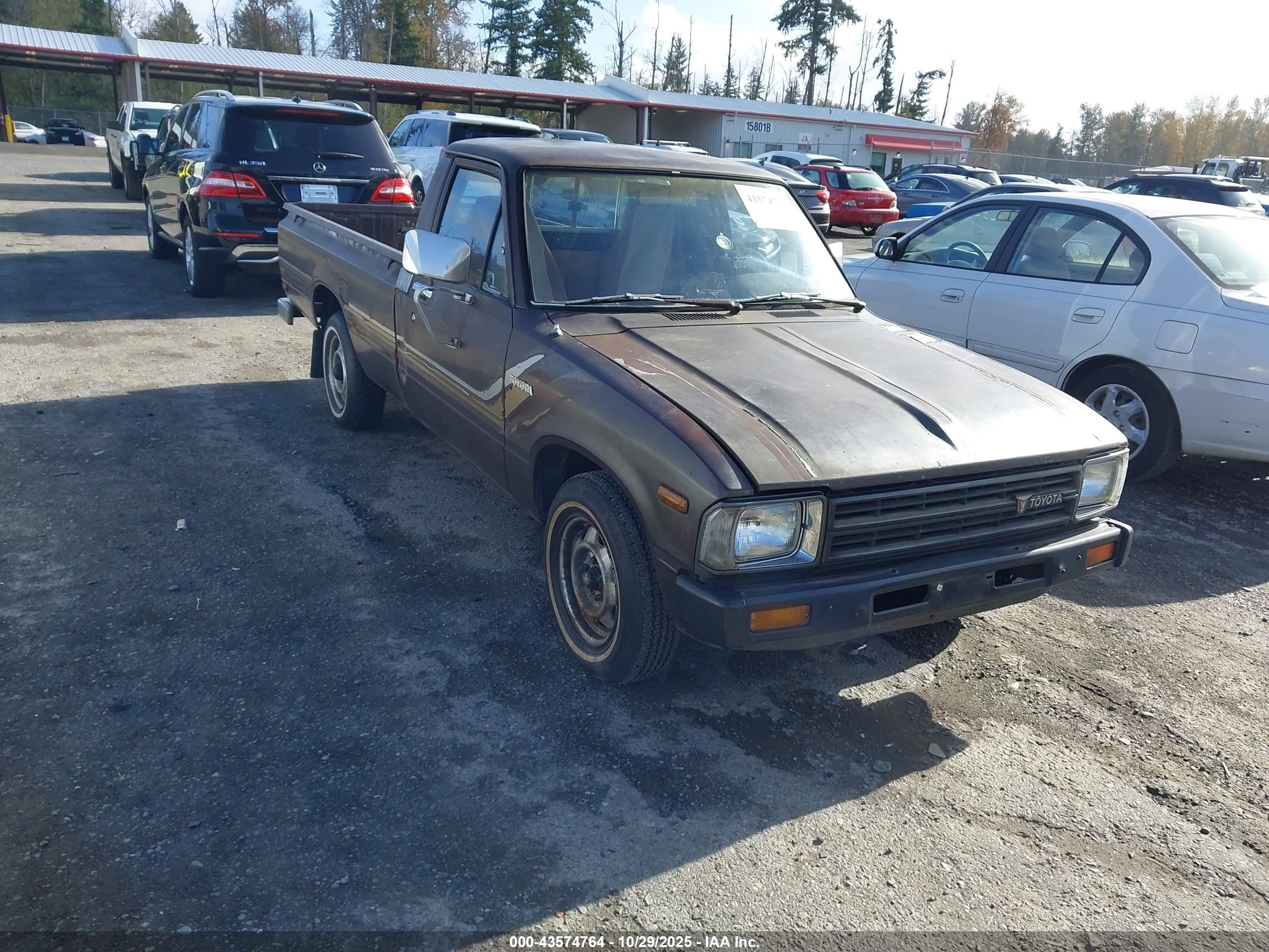 1982 Toyota Pickup, VIN JT4RN44S6C0052135 — Зад
