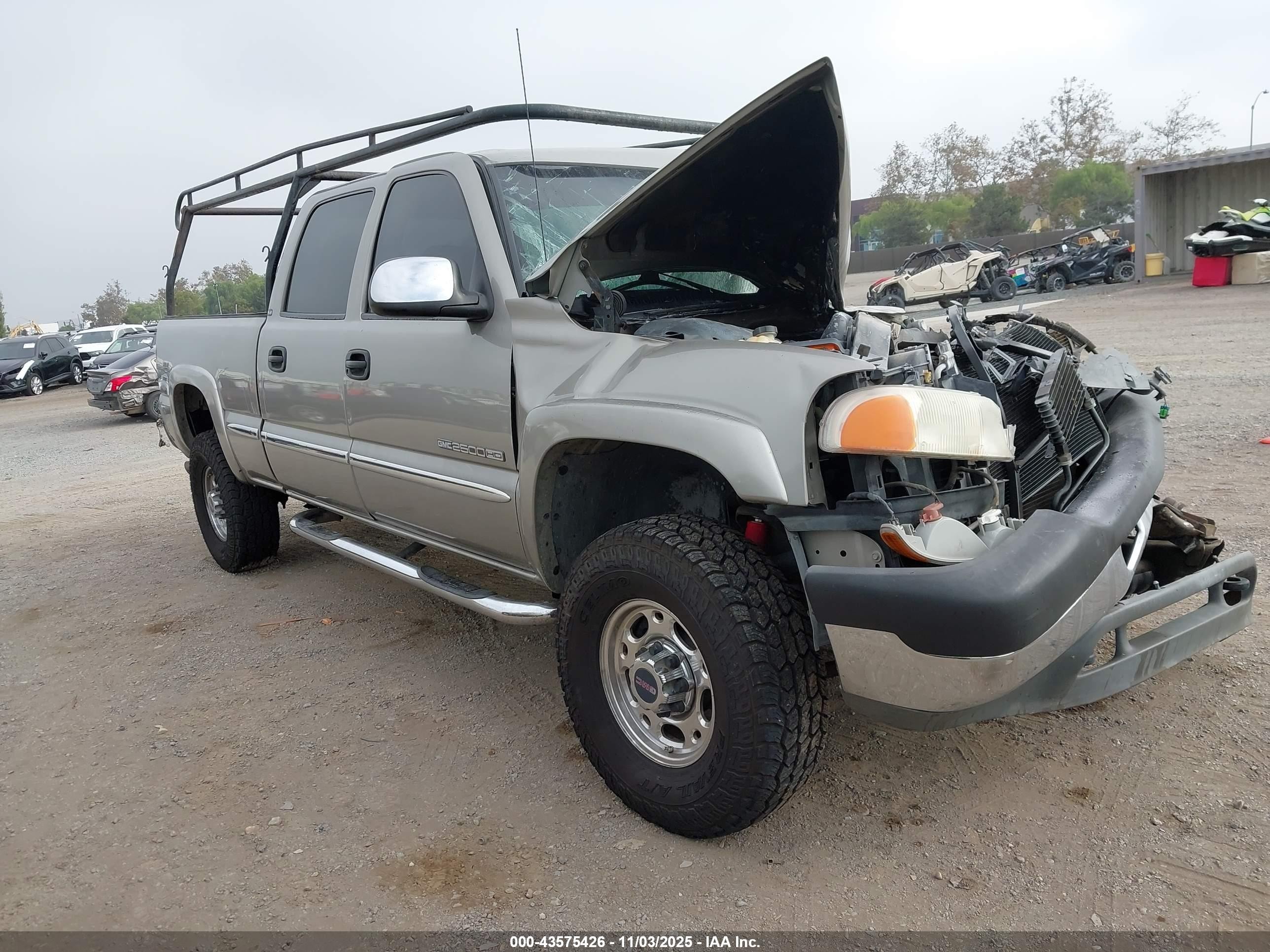 2002 GMC Sierra 2500HD SLE, VIN 1GTHC23G82F137203 — Front end