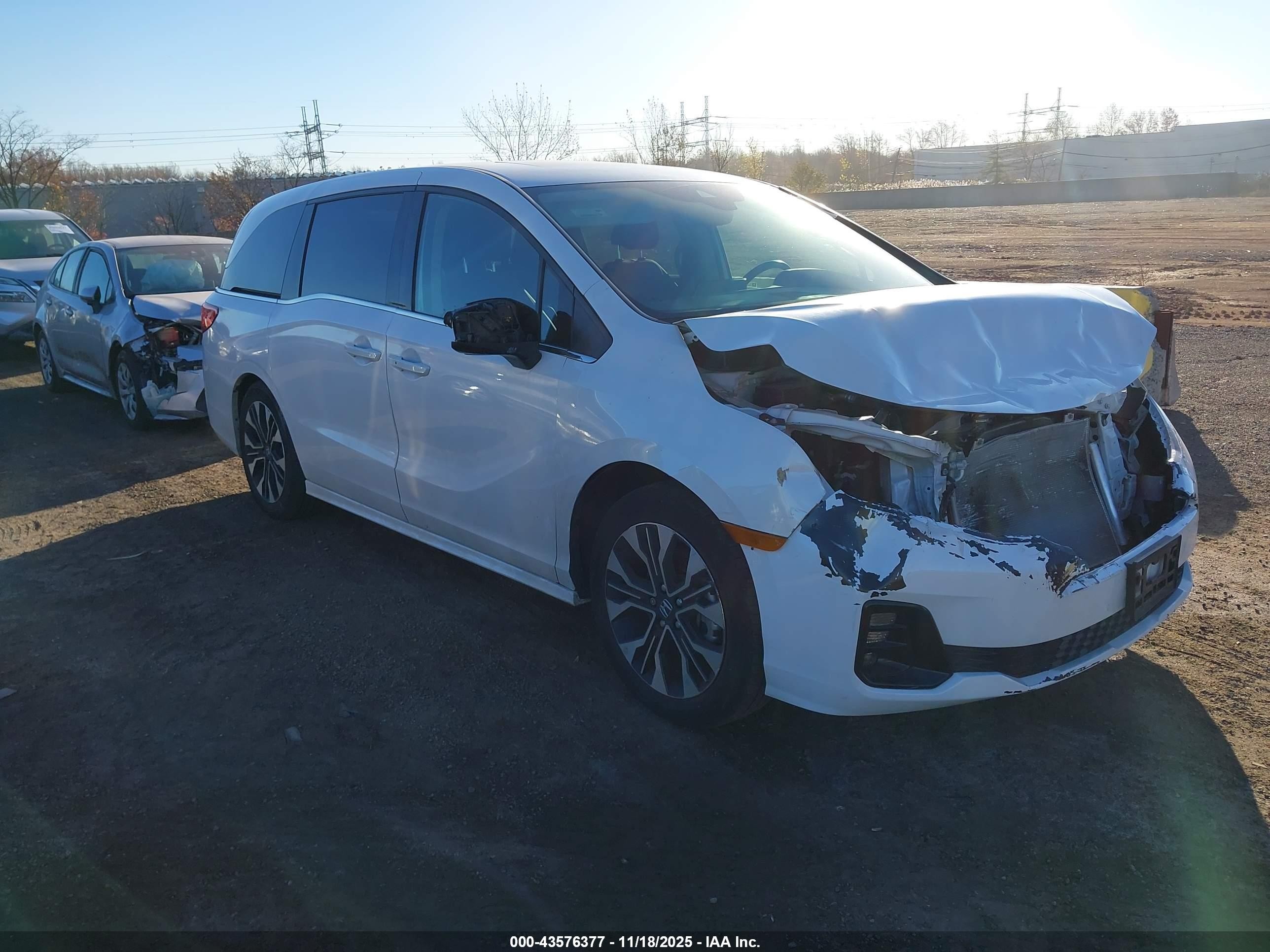 2025 Honda Odyssey Elite, VIN 5FNRL6H95SB007423 — Front end