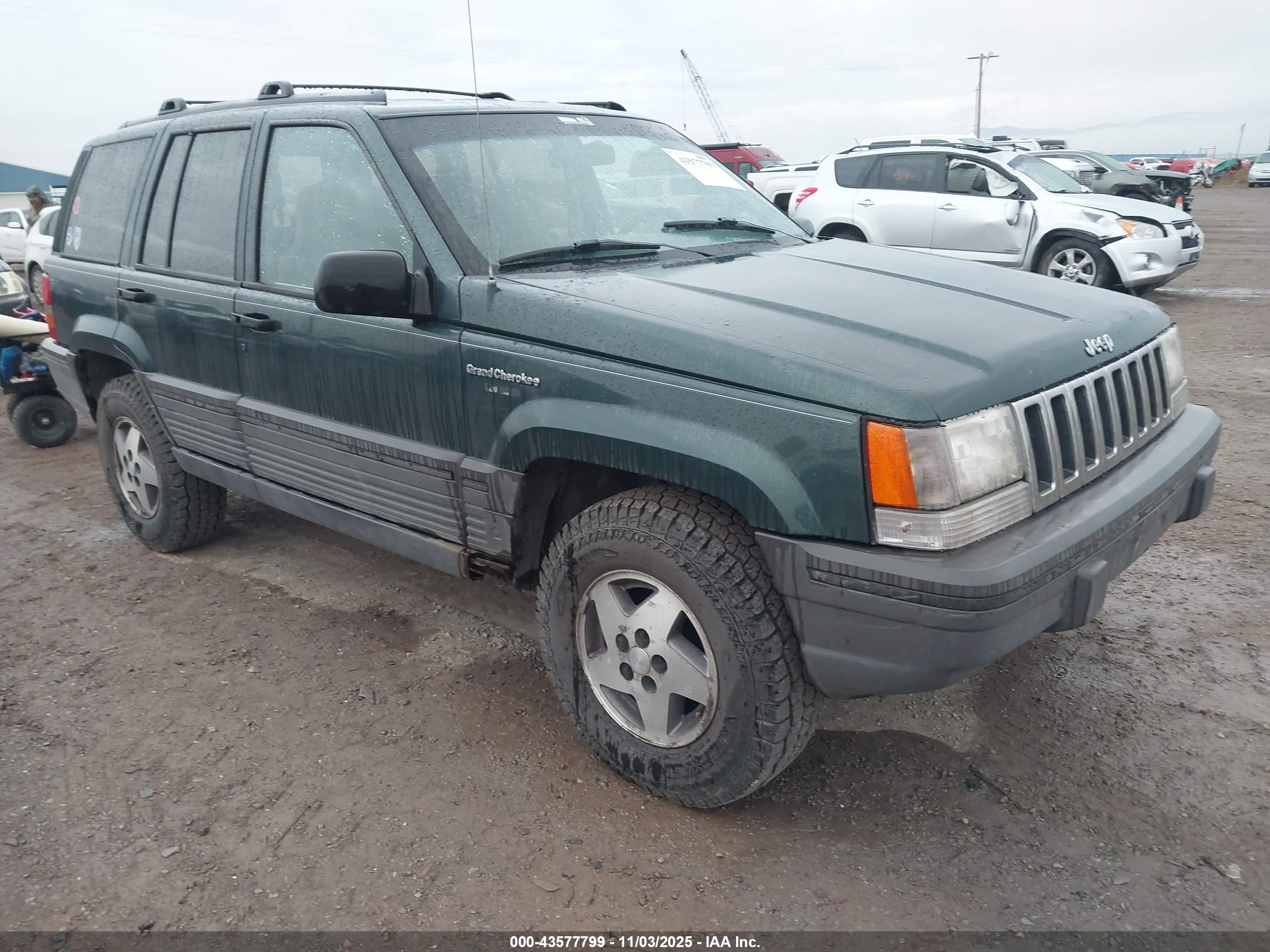 1994 Jeep Grand Cherokee Laredo, VIN 1J4GZ58S0RC216914 — Normal wear