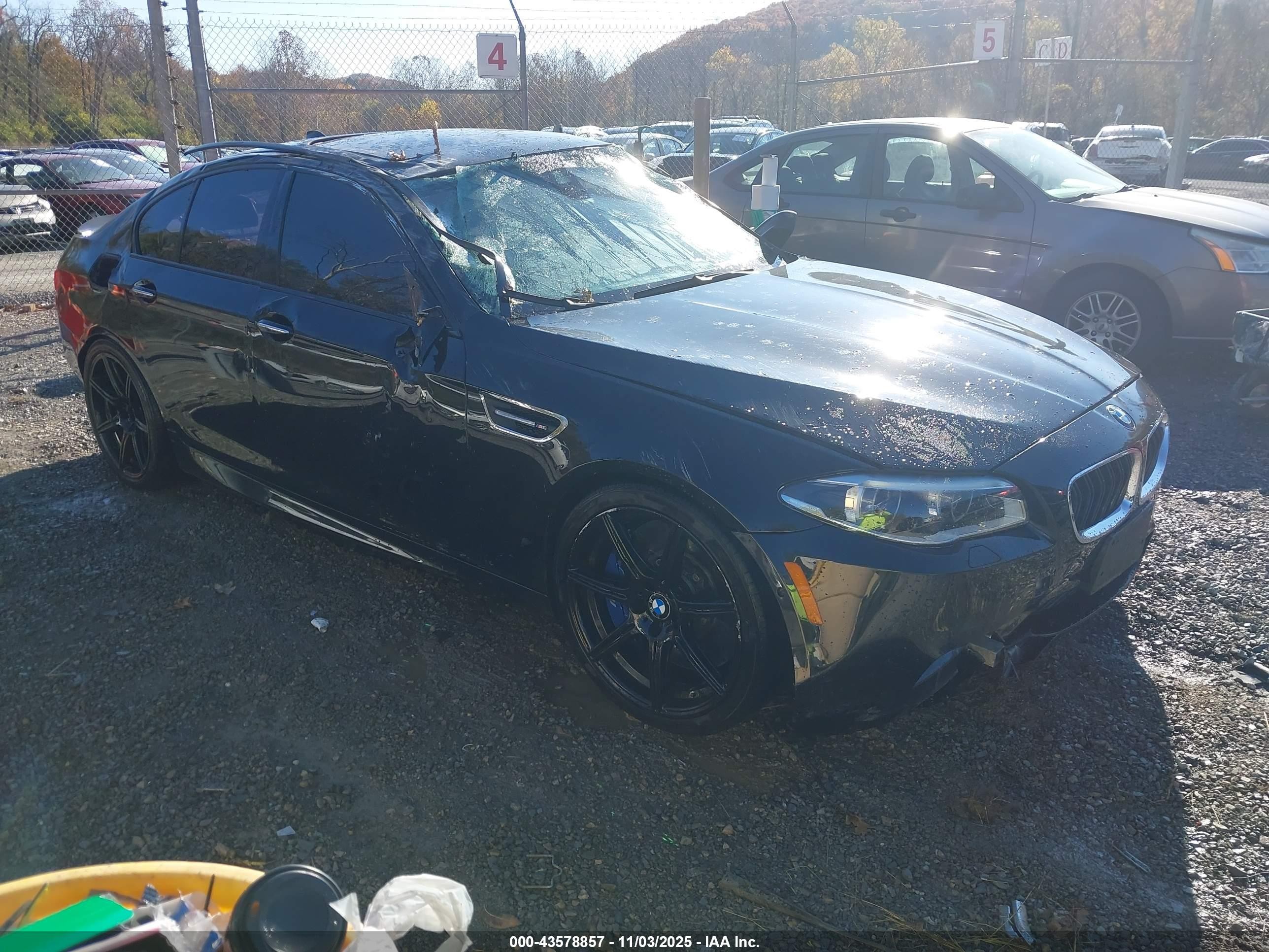 2016 BMW M5, VIN WBSFV9C58GG343379 — Опрокидывание
