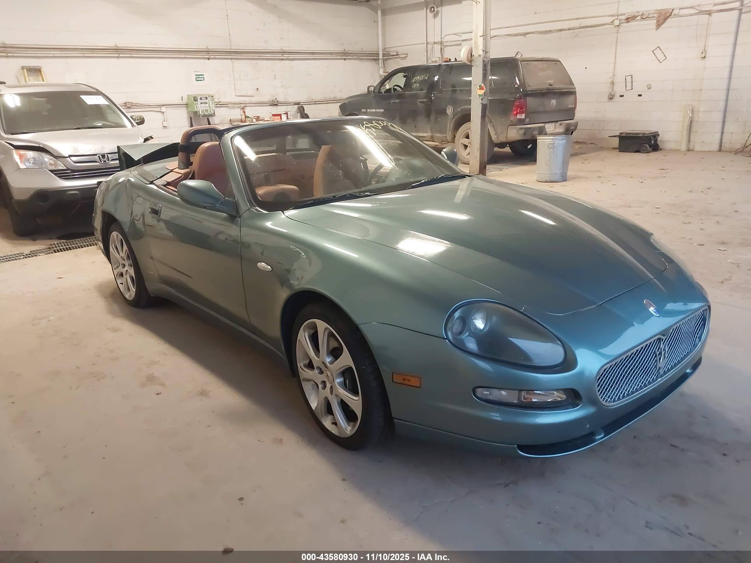 2003 Maserati Spyder, VIN ZAMBB18A430009791 — Зад