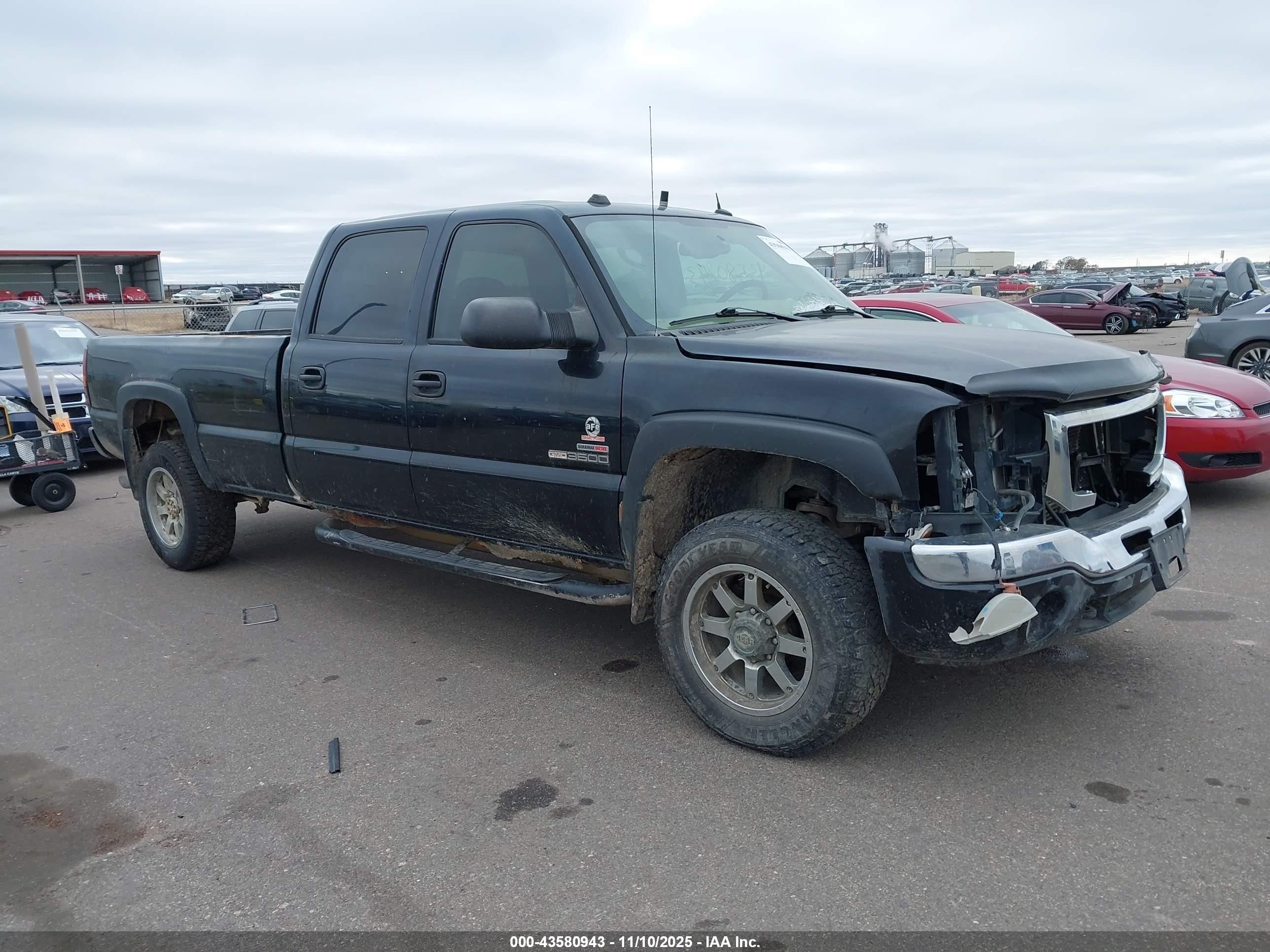 2005 GMC Sierra 3500 DRW SL, VIN 1GTHK33215F904584 — Front end