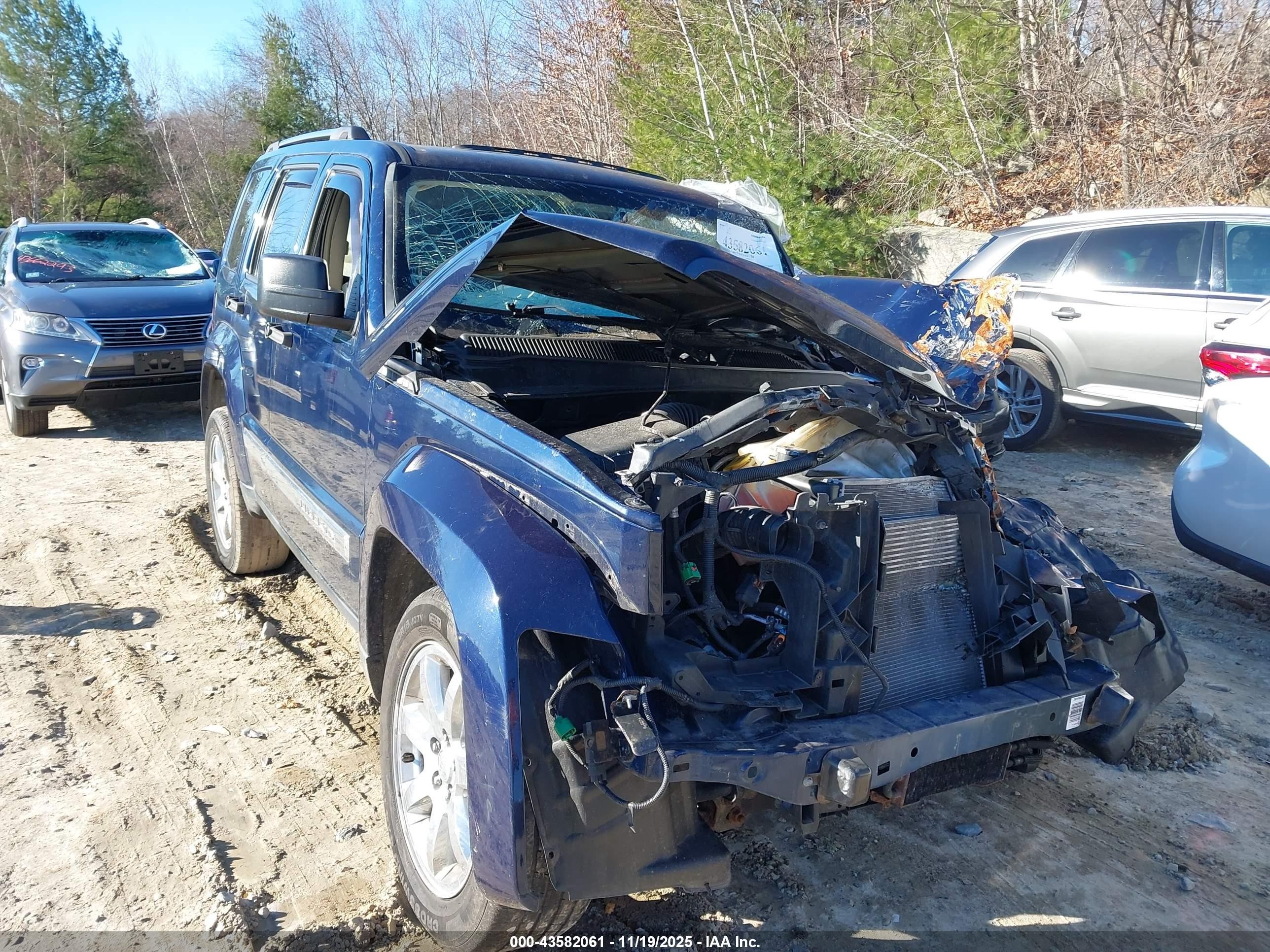 2012 Jeep Liberty Limited, VIN 1C4PJMCK3CW132249 — Перед