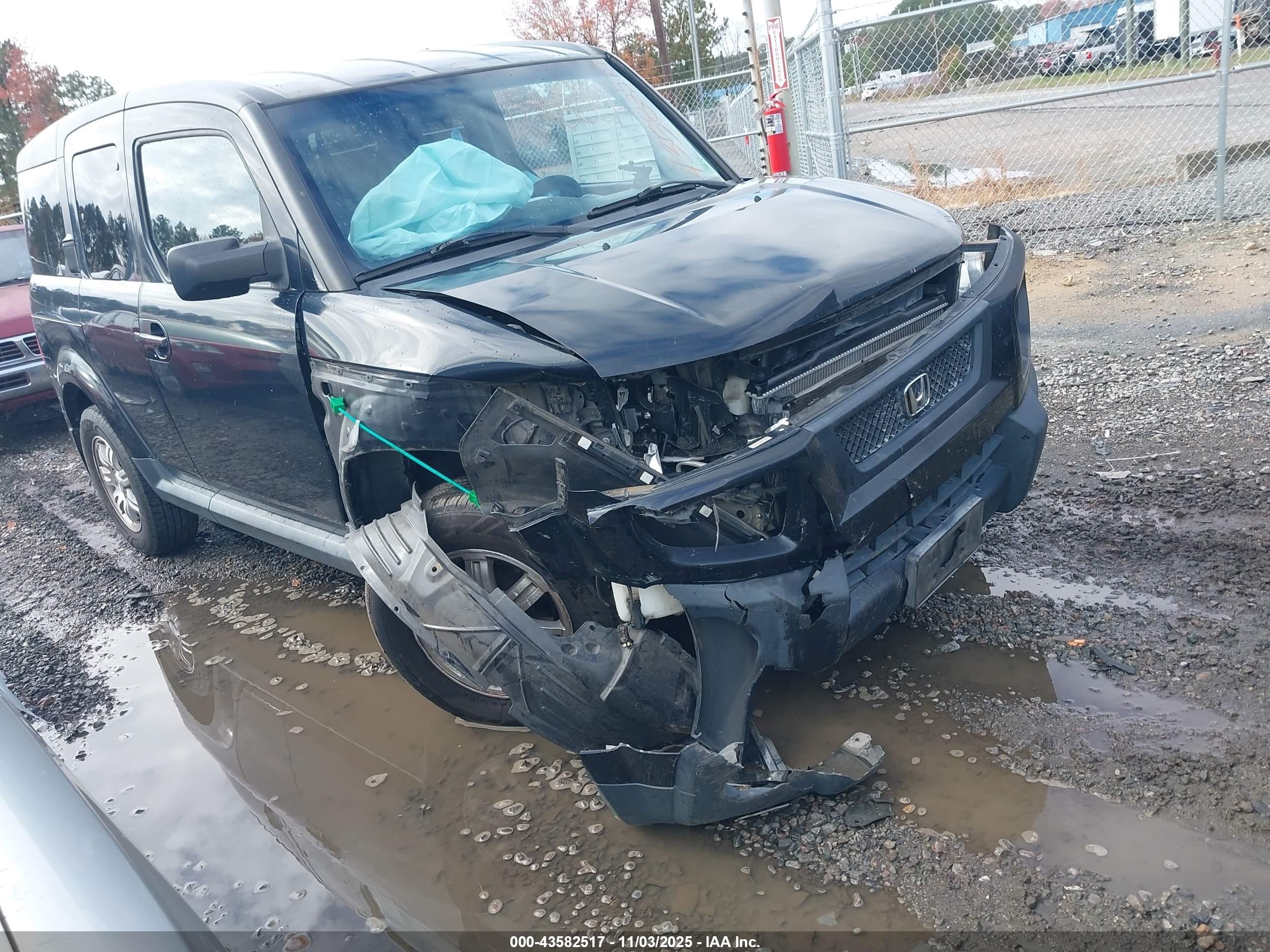 2006 Honda Element EX-P, VIN 5J6YH18736L015158 — Front end