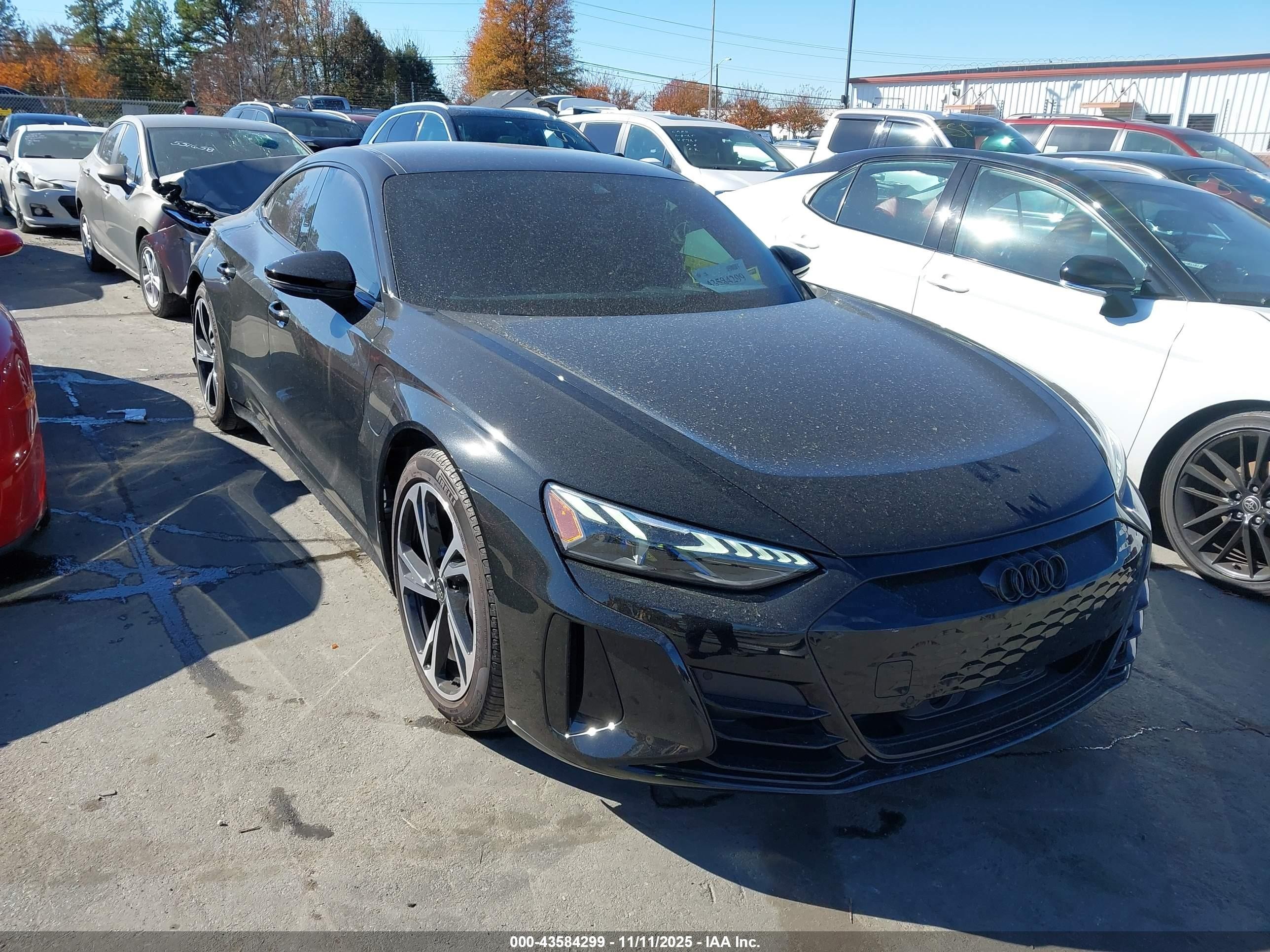 2023 Audi e-tron GT Premium Plus, VIN WAUCJBFWXP7000409 — Зад
