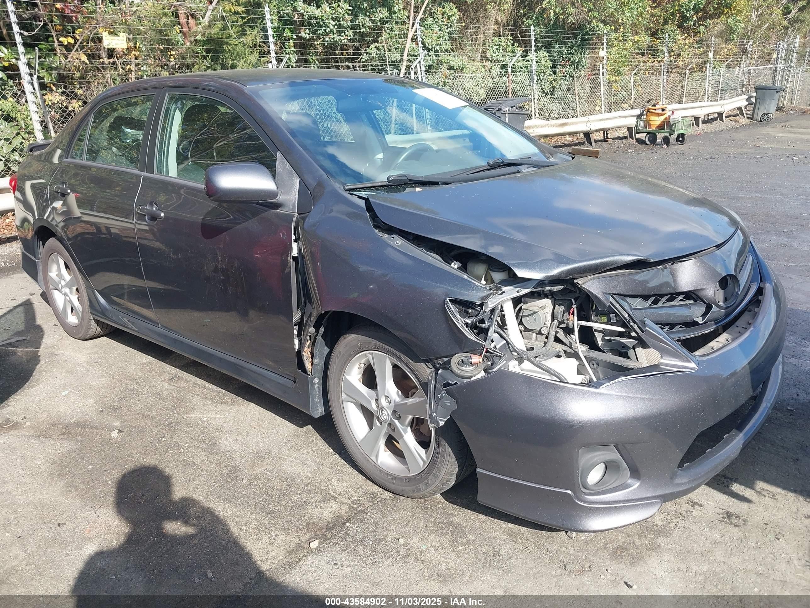 2013 Toyota Corolla LE, VIN 2T1BU4EE4DC062943 — Front end
