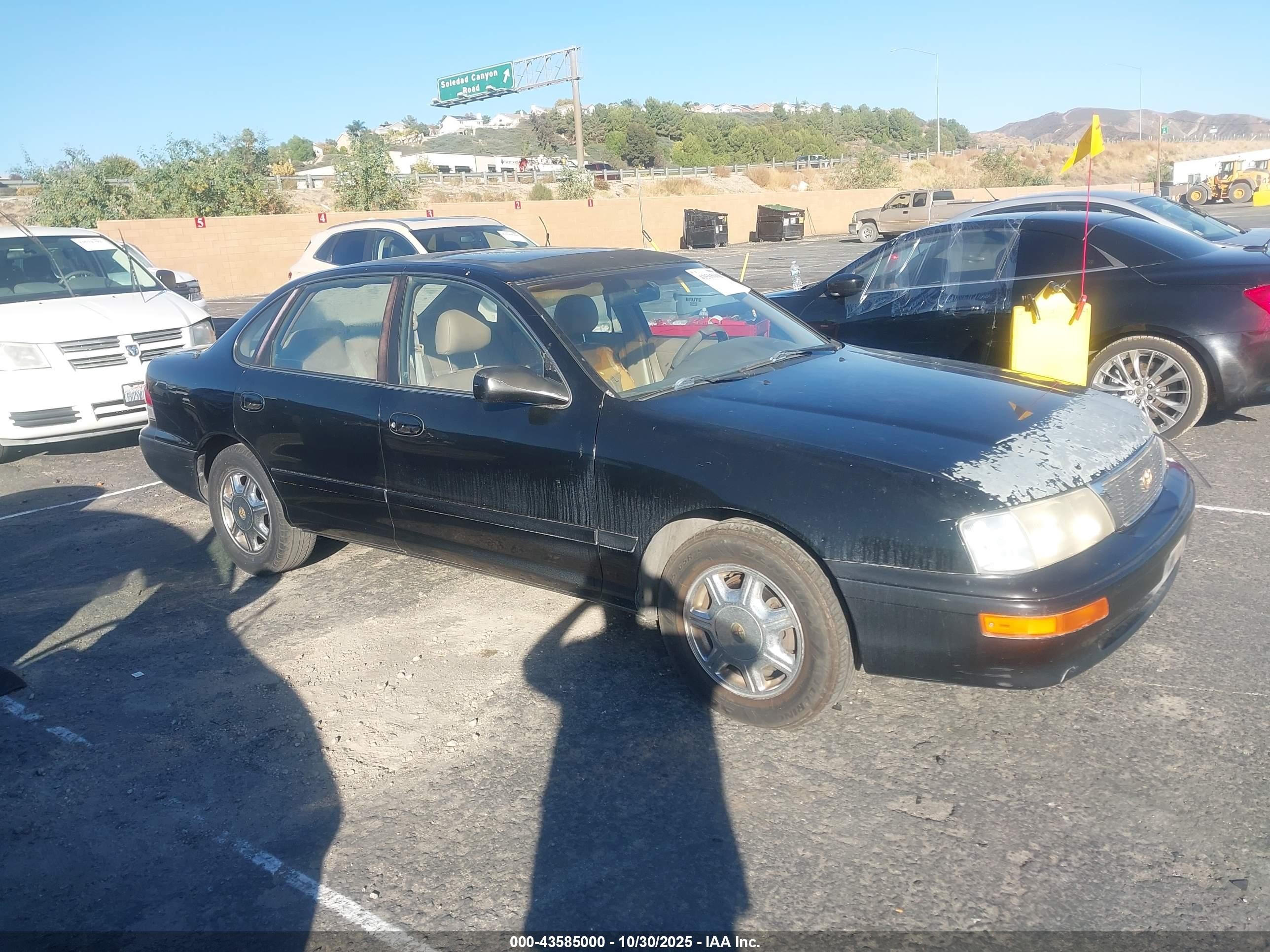 1996 Toyota Avalon XL, VIN 4T1BF12B3TU075845 — Front end