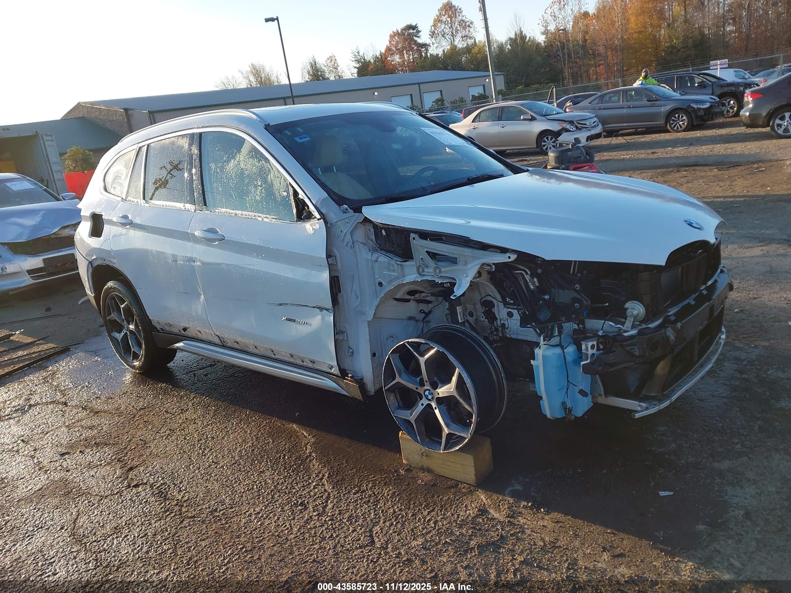 2018 BMW X1 xDrive28i, VIN WBXHT3Z36J4A66514 — Side