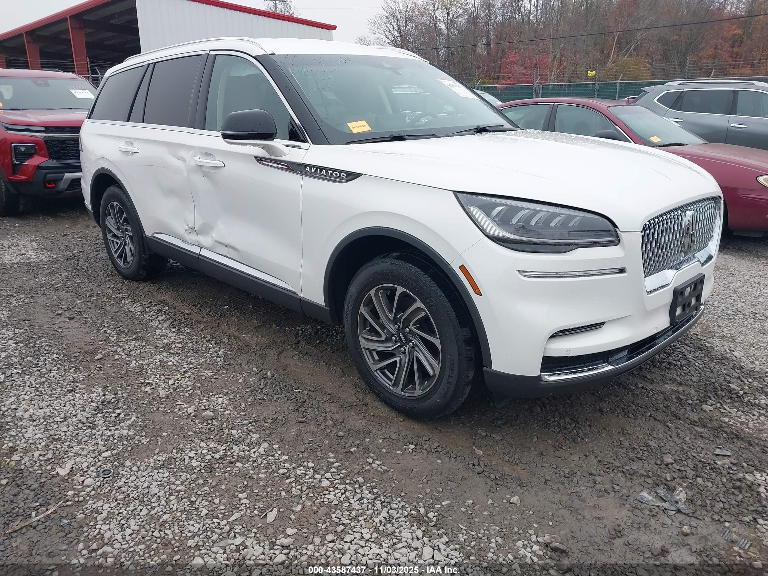 2022 Lincoln Aviator Standard, VIN 5LM5J6XC2NGL19168 — Side