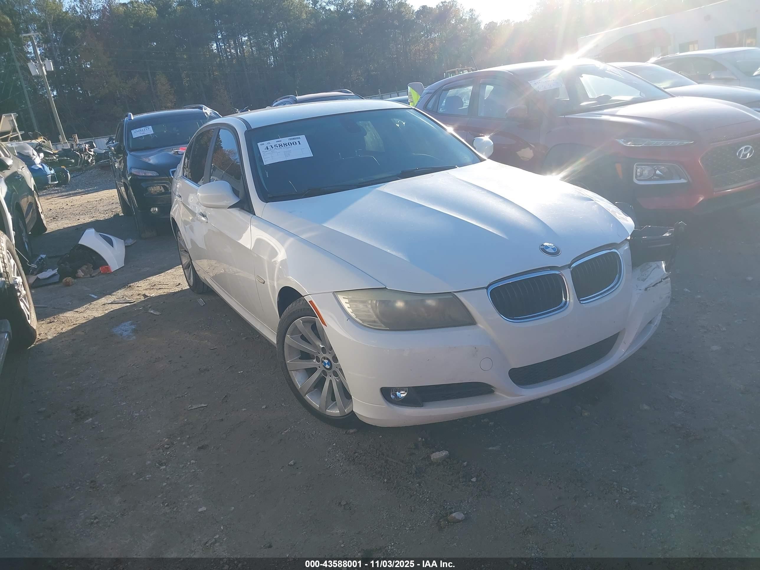 2011 BMW 3 Series 328i, VIN WBAPH7C59BE683181 — Front end