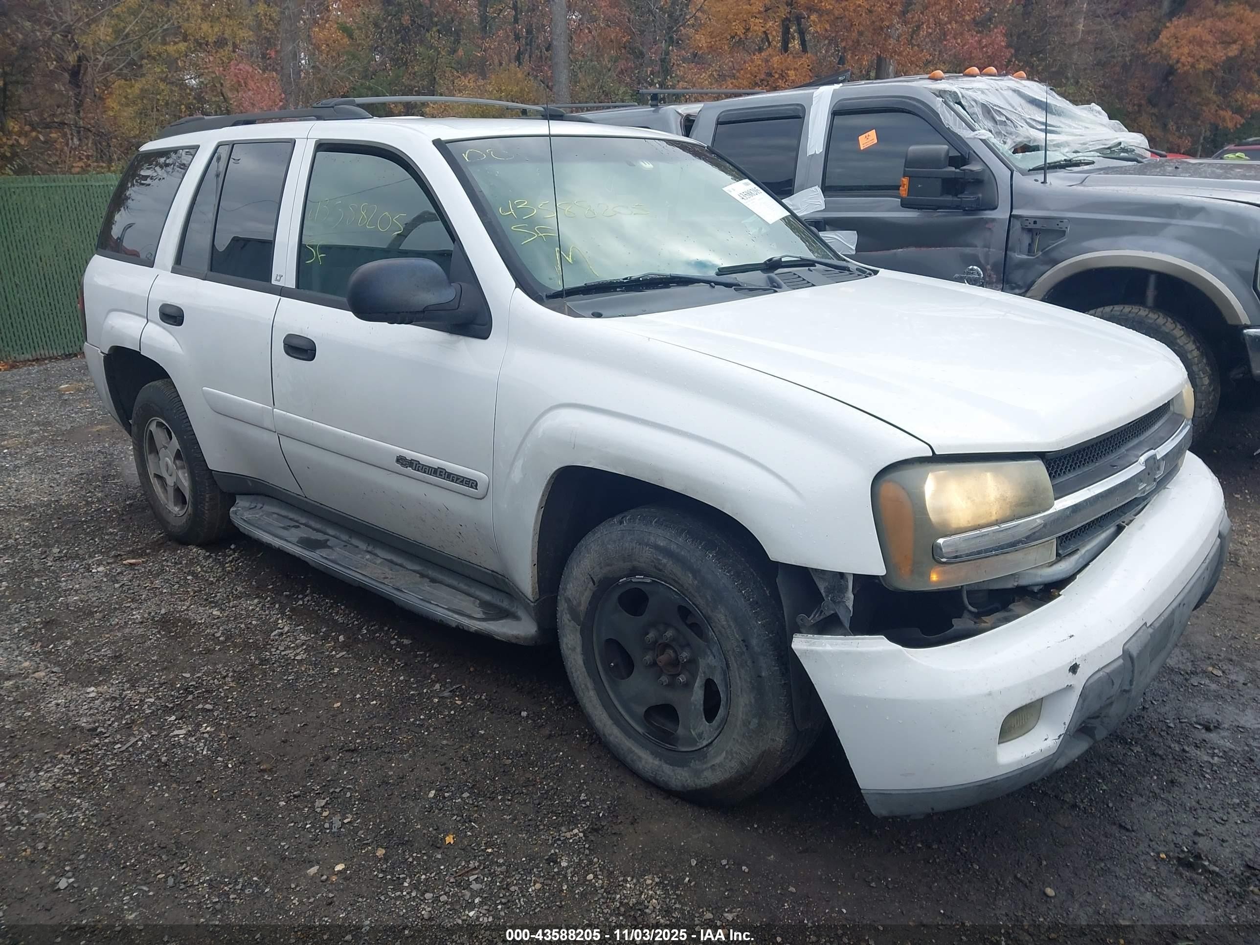 2003 Chevrolet TrailBlazer LT, VIN 1GNDT13SX32261499 — Front end