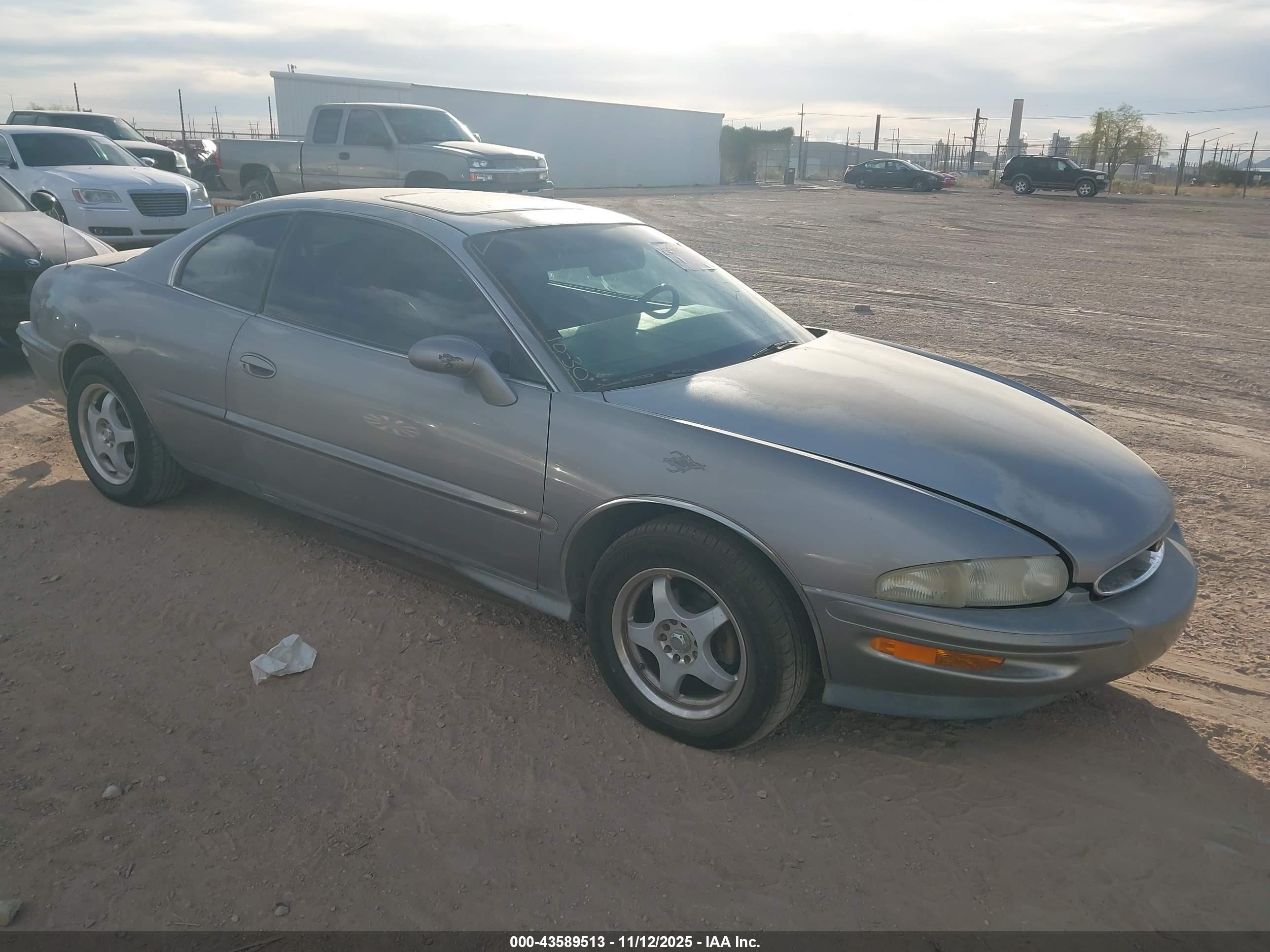 1996 Buick Riviera, VIN 1G4GD2217T4714771 — Зад