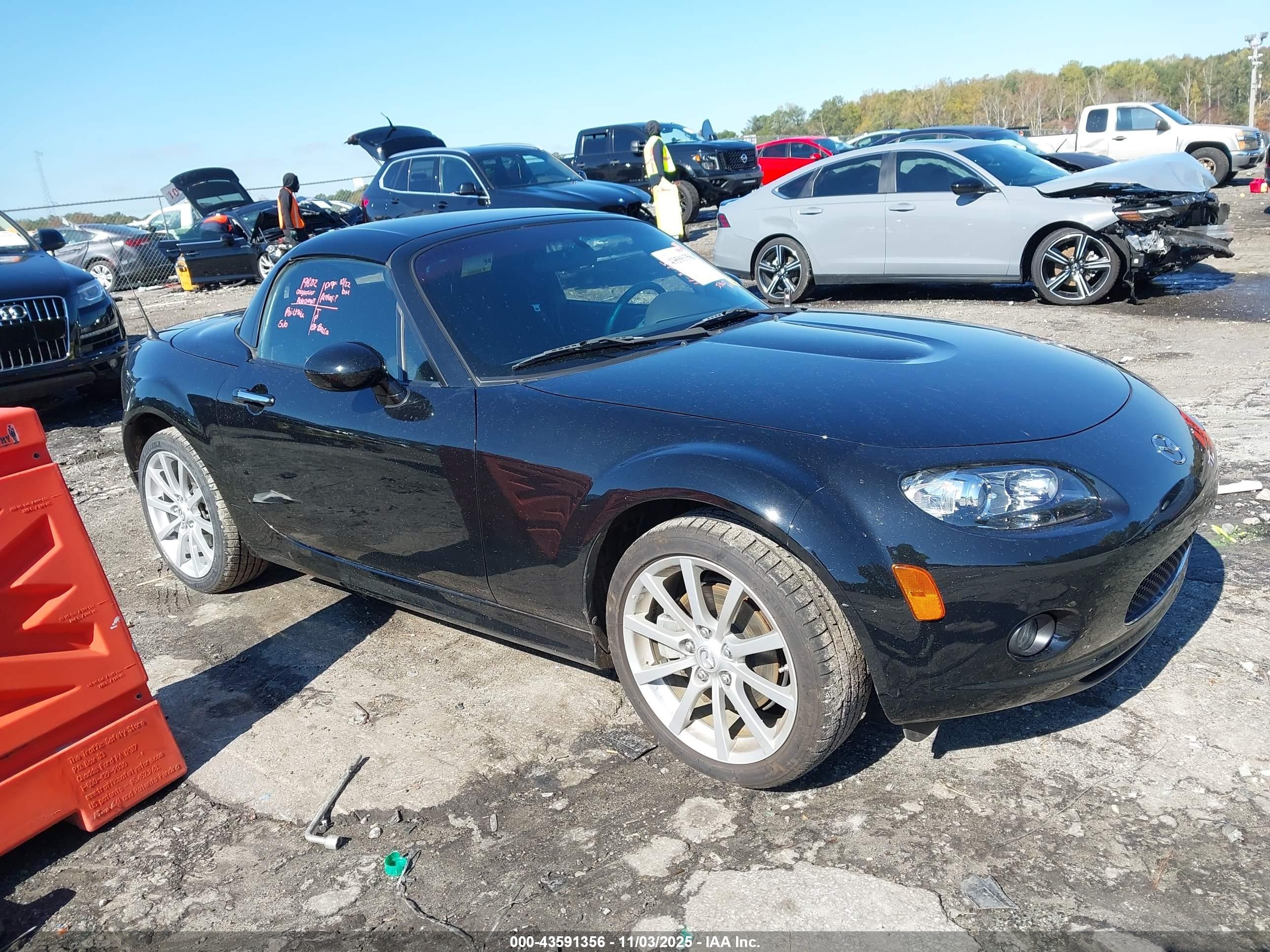 2008 Mazda MX-5 Miata Grand Touring, VIN JM1NC26F380156677 — Side