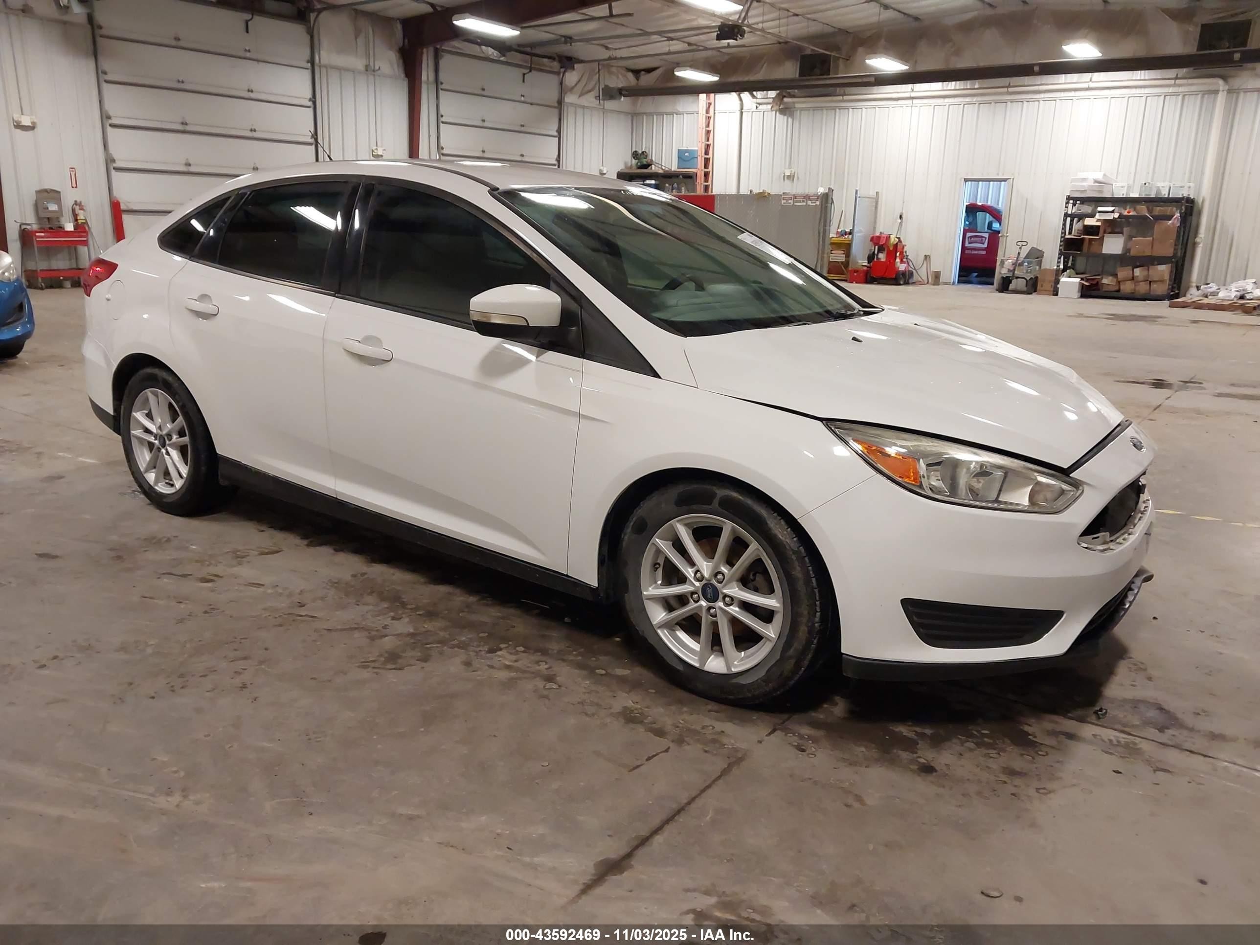2015 Ford Focus SE, VIN 1FADP3F22FL341730 — Front end