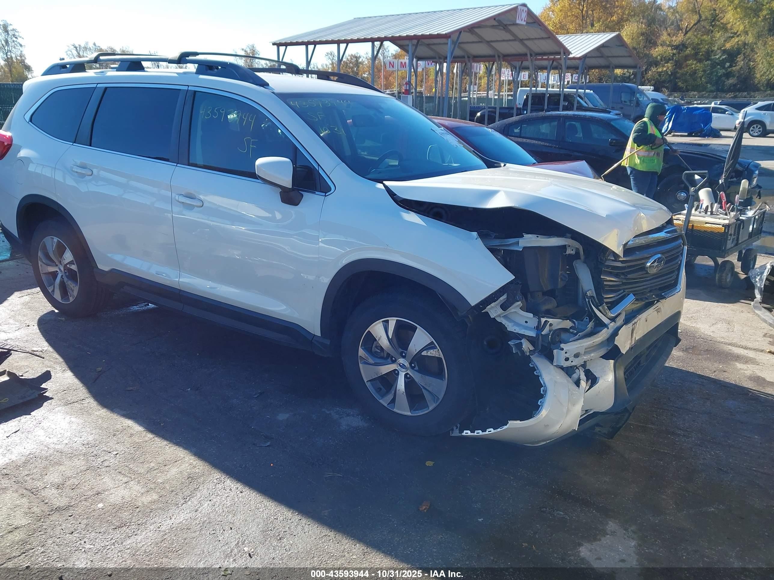 2020 Subaru Ascent Premium, VIN 4S4WMACD6L3443061 — Front end