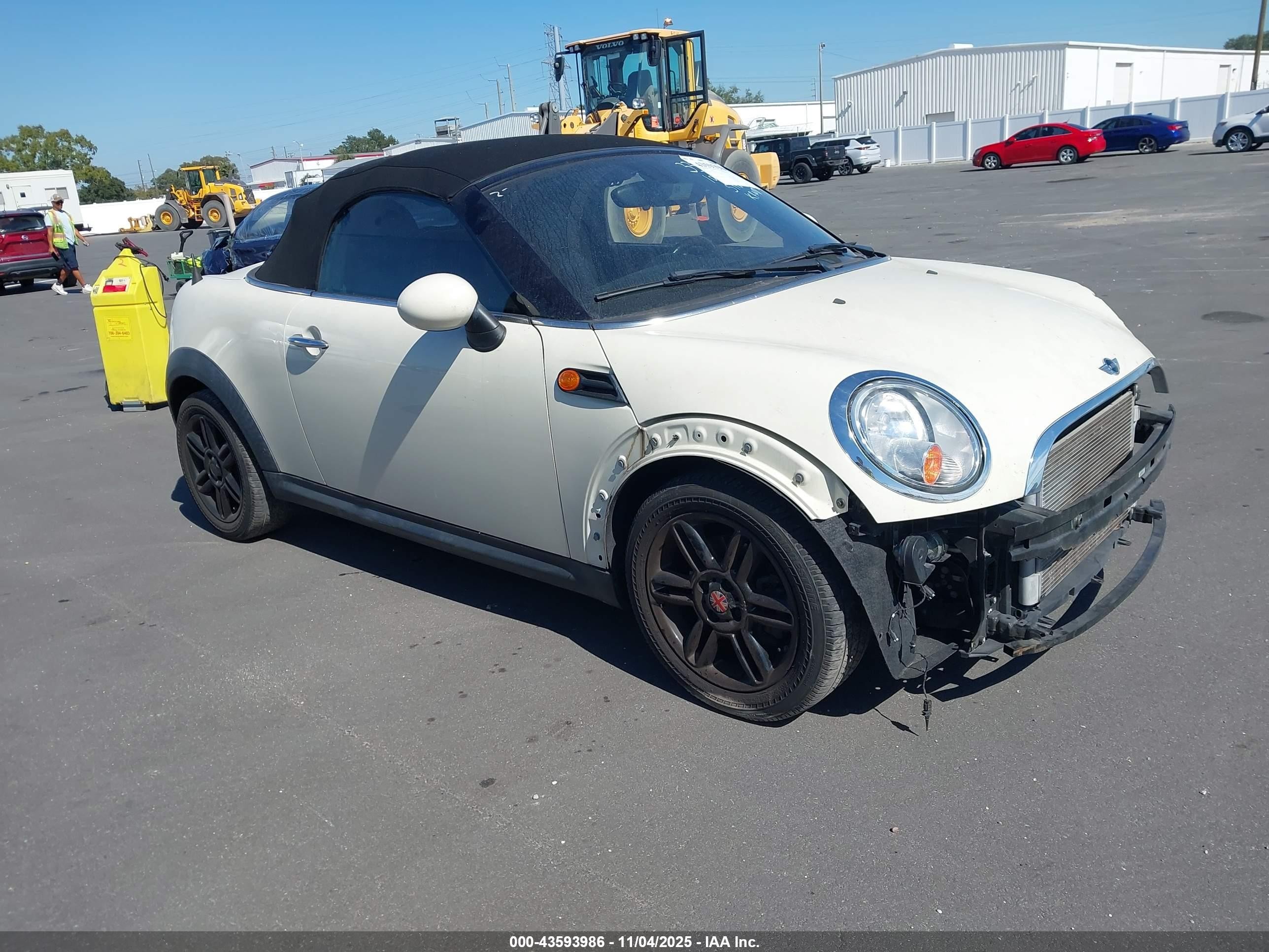 2013 MINI Roadster, VIN WMWSY1C5XDT625120 — Front end