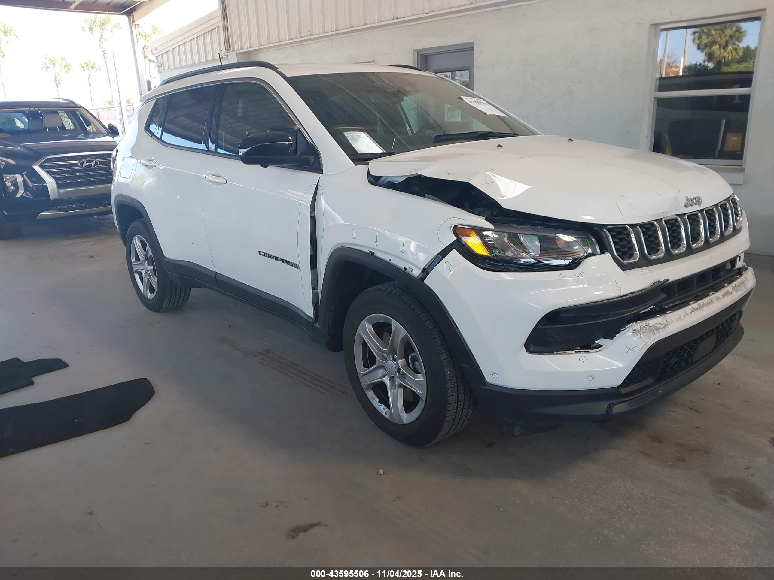 2024 Jeep Compass Latitude, VIN 3C4NJDBN9RT104120 — Front end