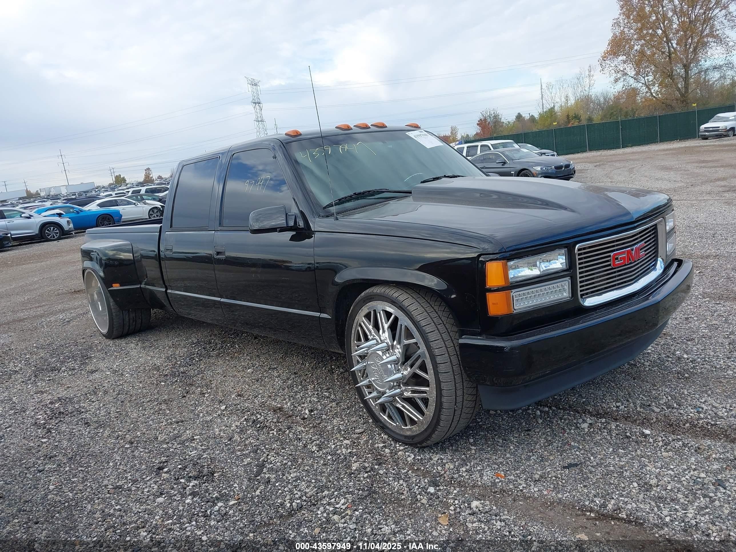1997 GMC Sierra 3500, VIN 1GTHC33J5VF005375 — Side