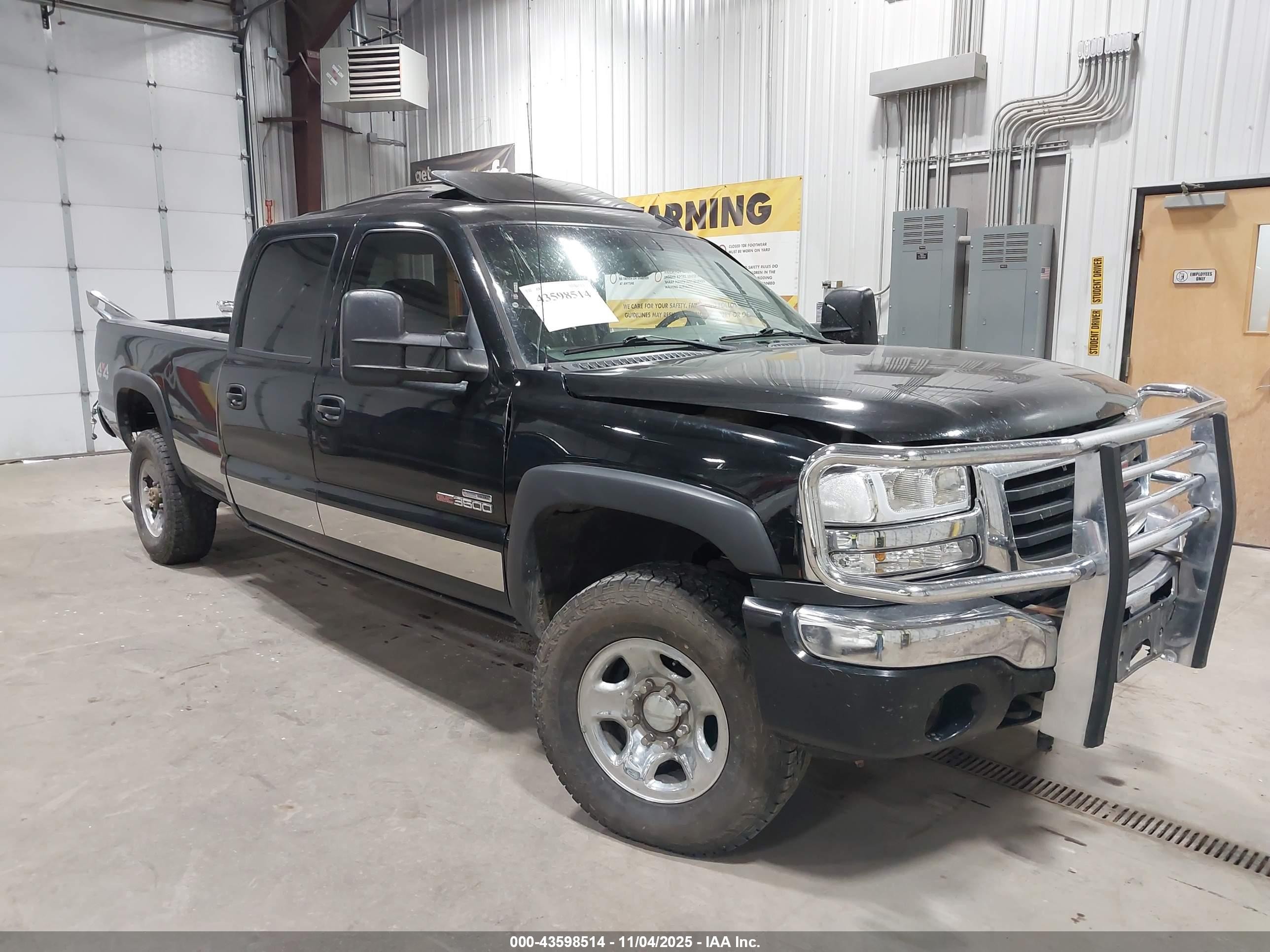 2007 GMC Sierra 3500 SRW Work Trk, VIN 1GTHK33D97F127429 — Side