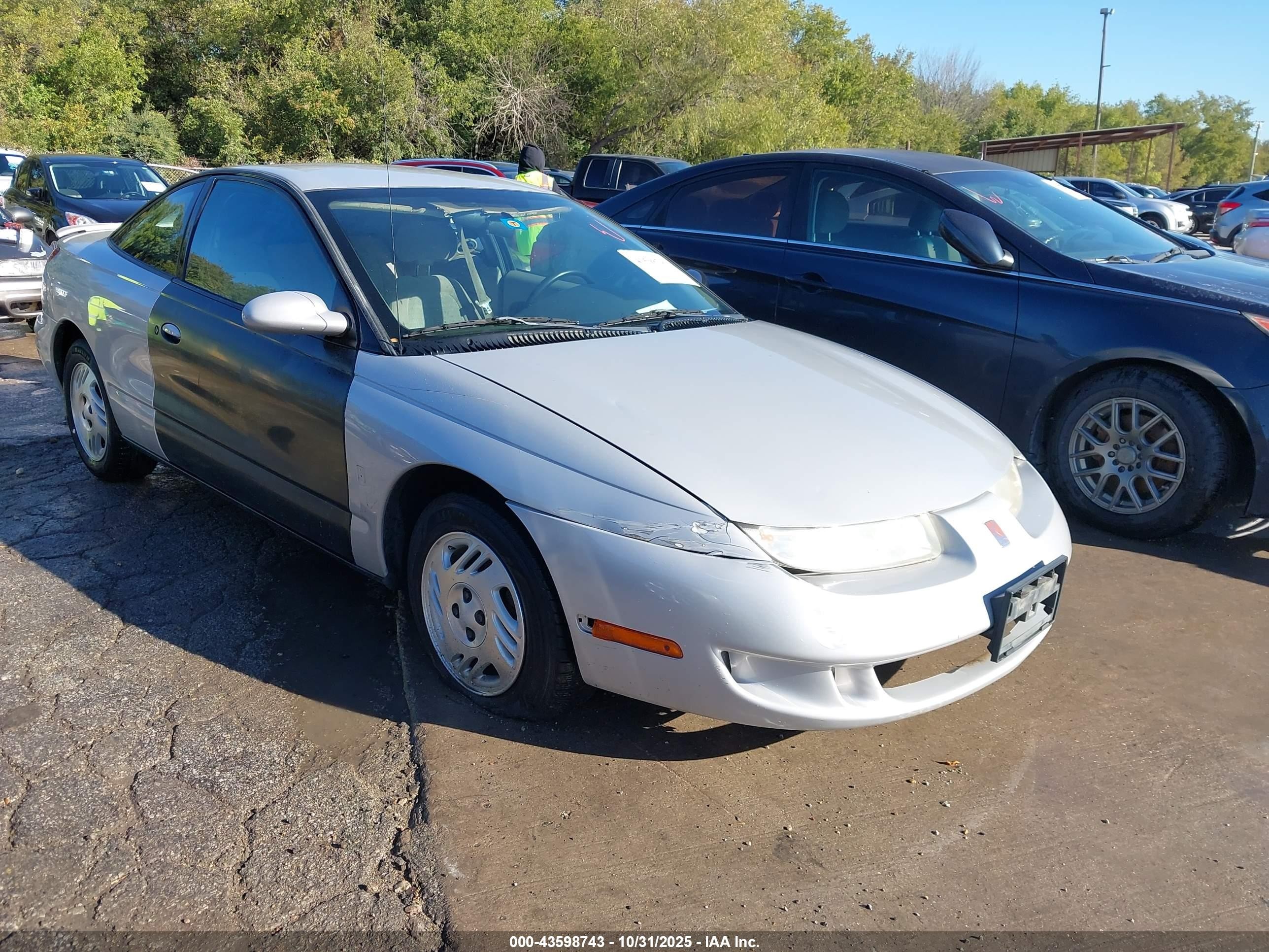 2000 Saturn SC, VIN 1G8ZY1271YZ183166 — Front end