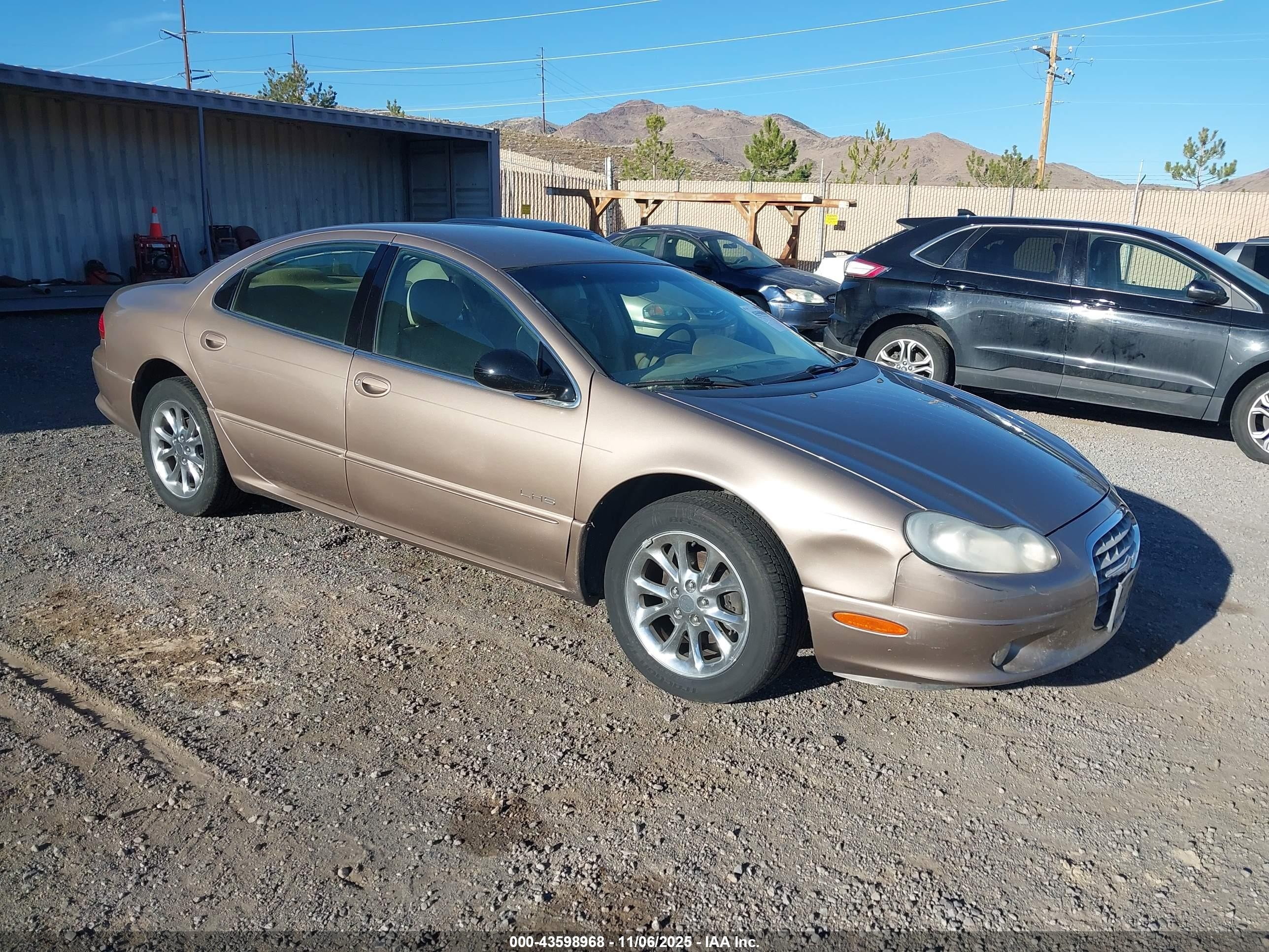 2000 Chrysler LHS, VIN 2C3HC56G5YH116625 — Перед