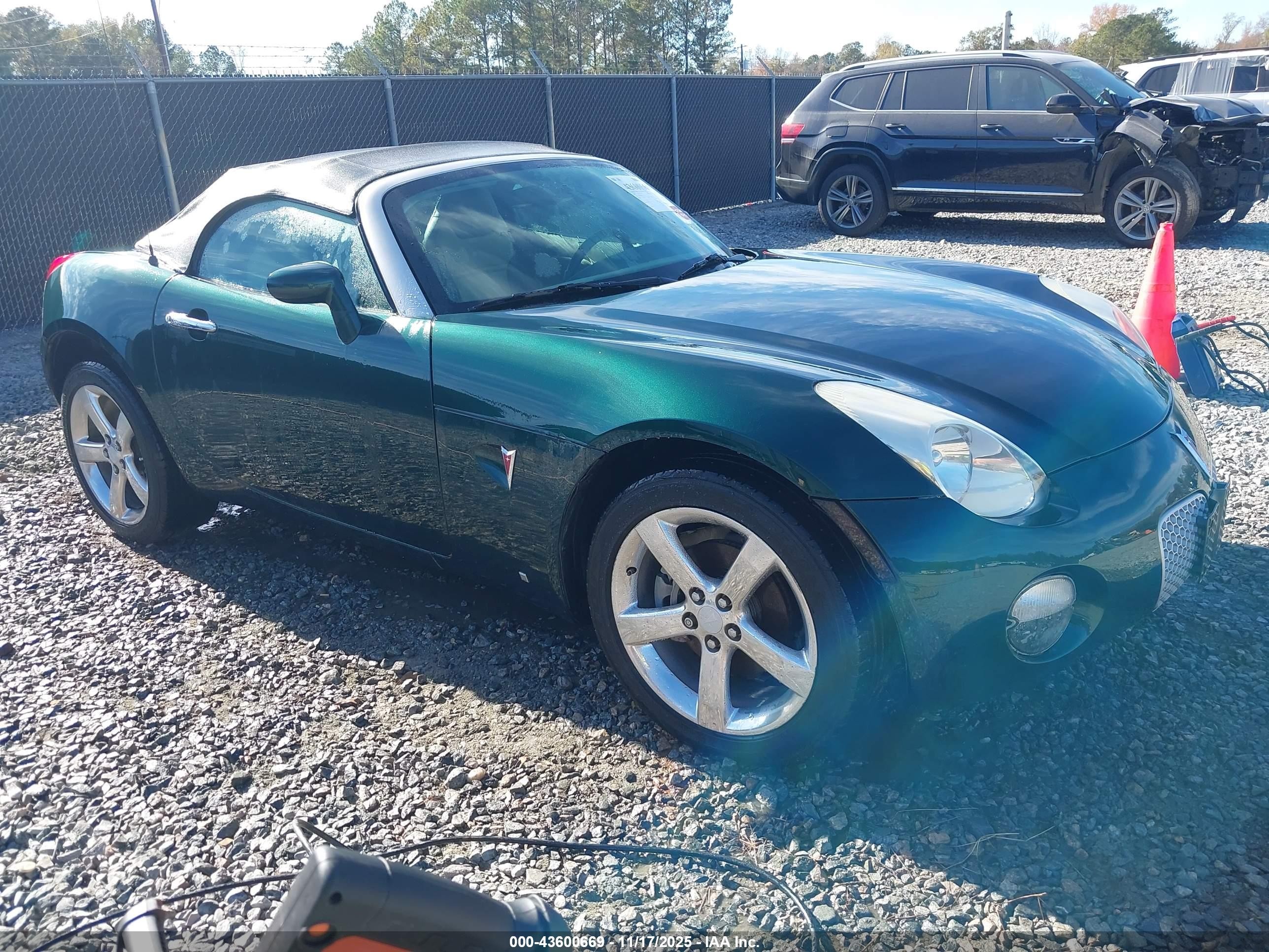 2006 Pontiac Solstice, VIN 1G2MB35BX6Y112570 — Front end