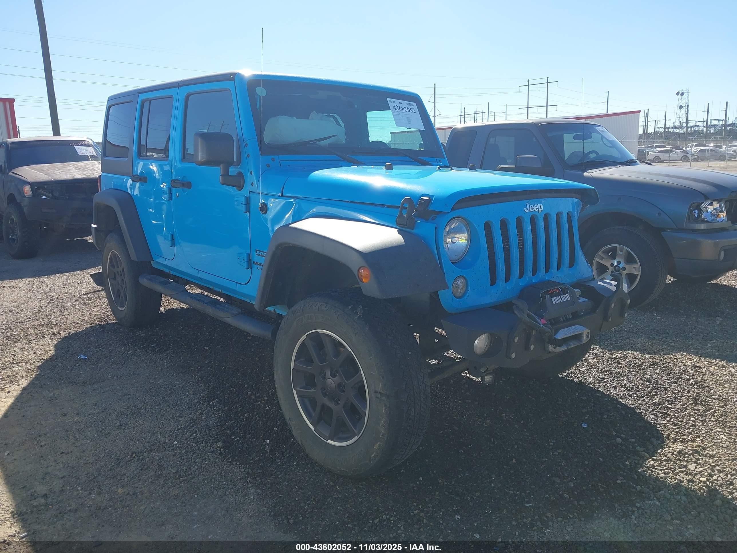 2017 Jeep Wrangler Unlimited Sport, VIN 1C4BJWDG9HL672892 — Front end