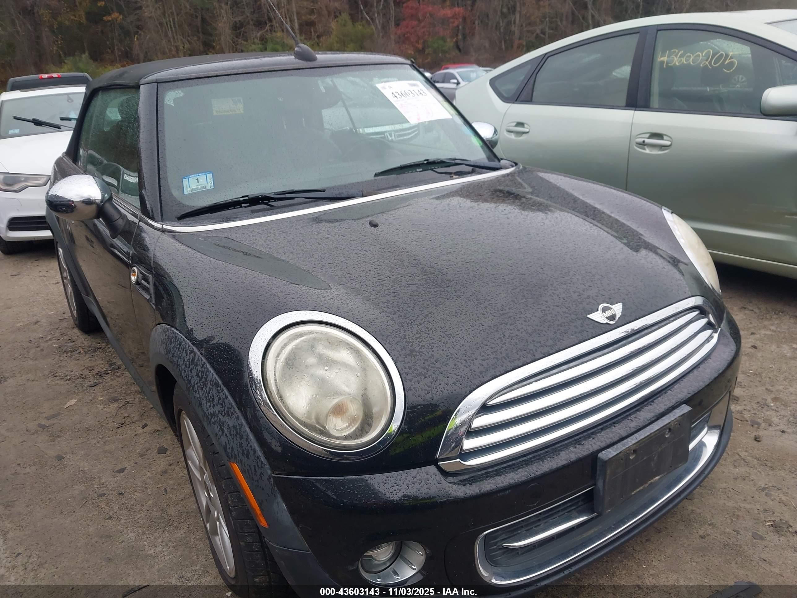 2011 MINI Convertible, VIN WMWZN3C55BTZ89560 — Normal wear