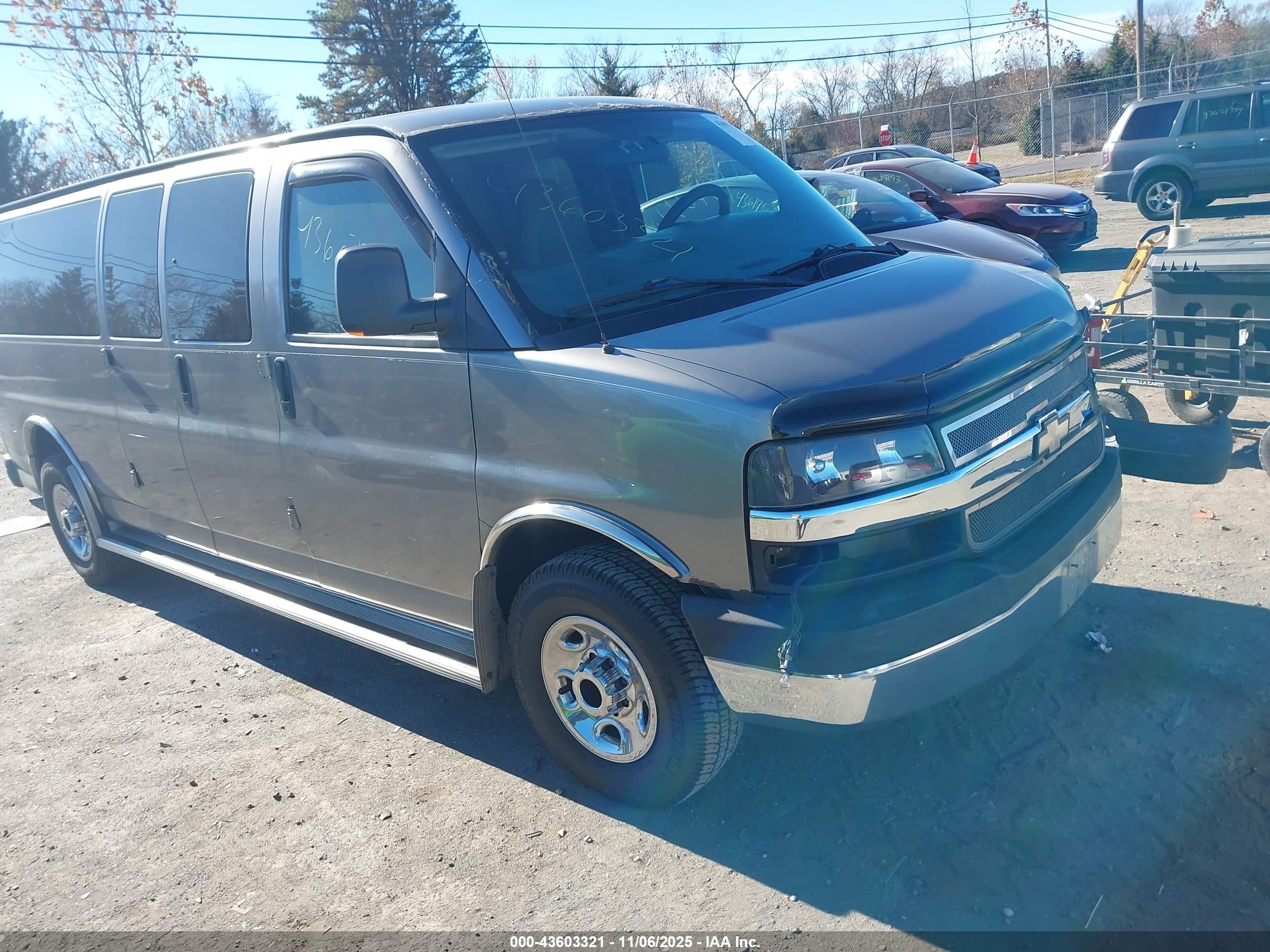 2007 Chevrolet Express Passenger, VIN 1GAHG39U871131910 — Front end