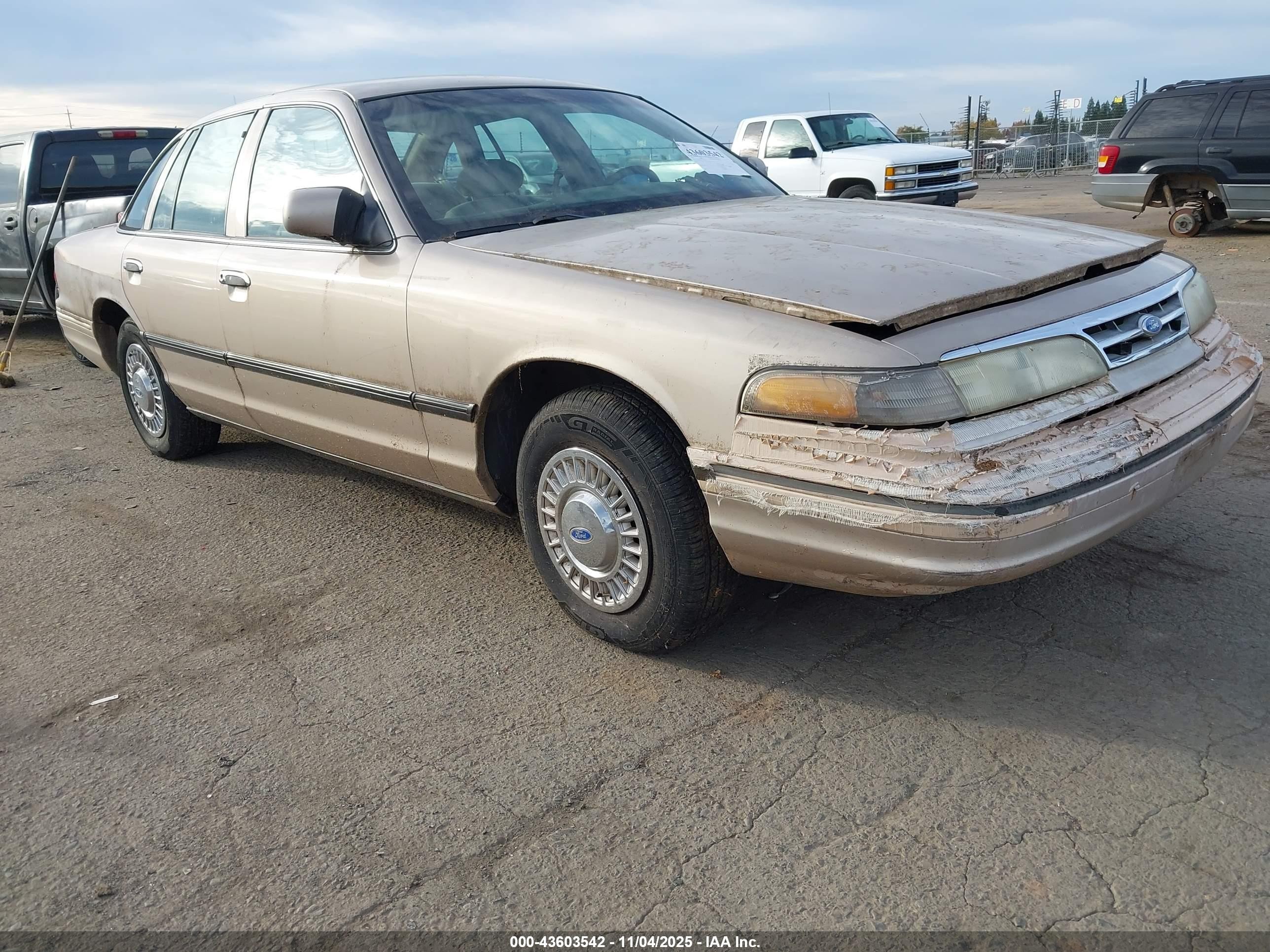 1997 Ford Crown Victoria Police, VIN 2FALP71W4VX207848 — Front end