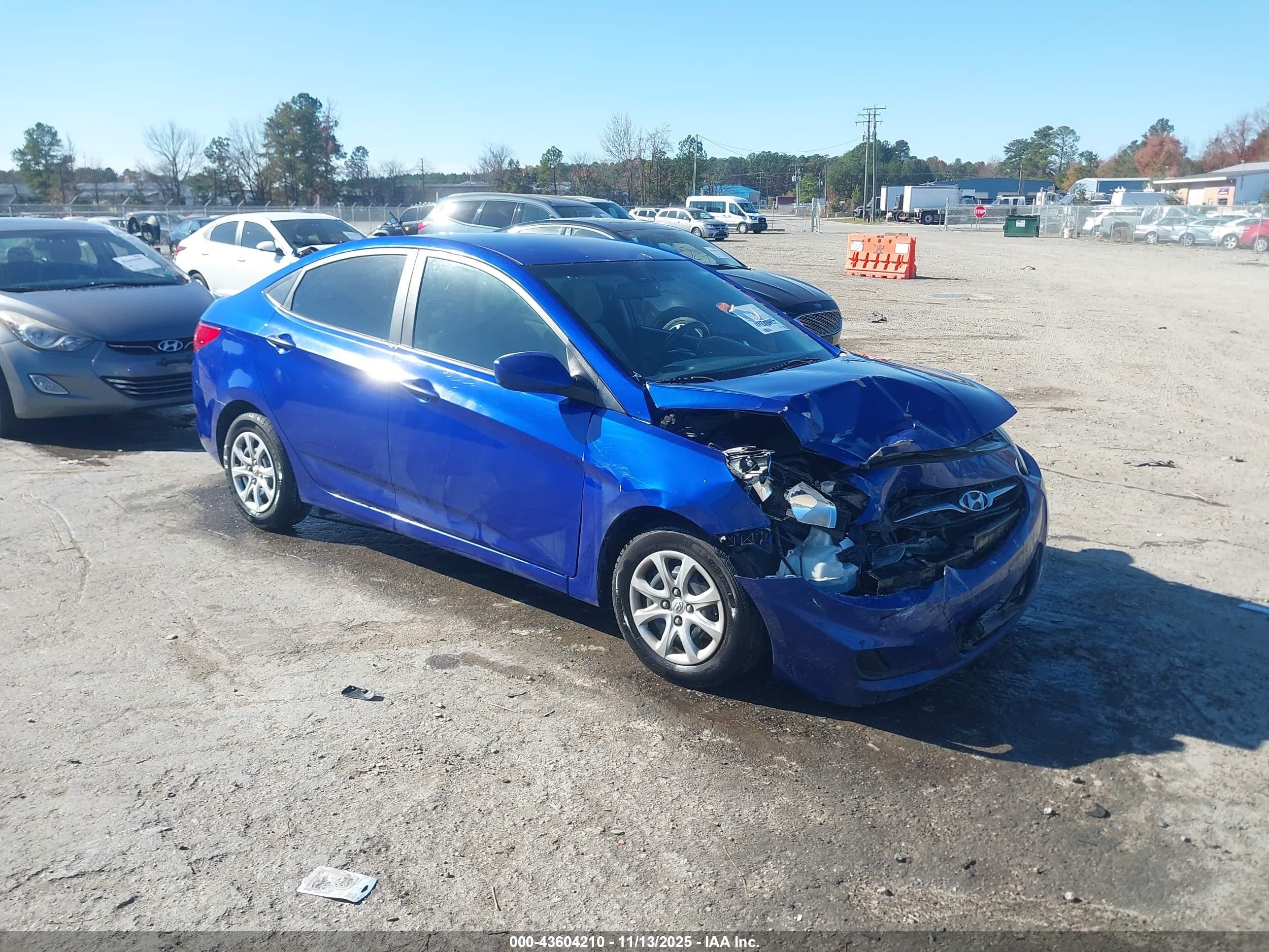 2014 Hyundai Accent GLS, VIN KMHCT4AE4EU612025 — Side