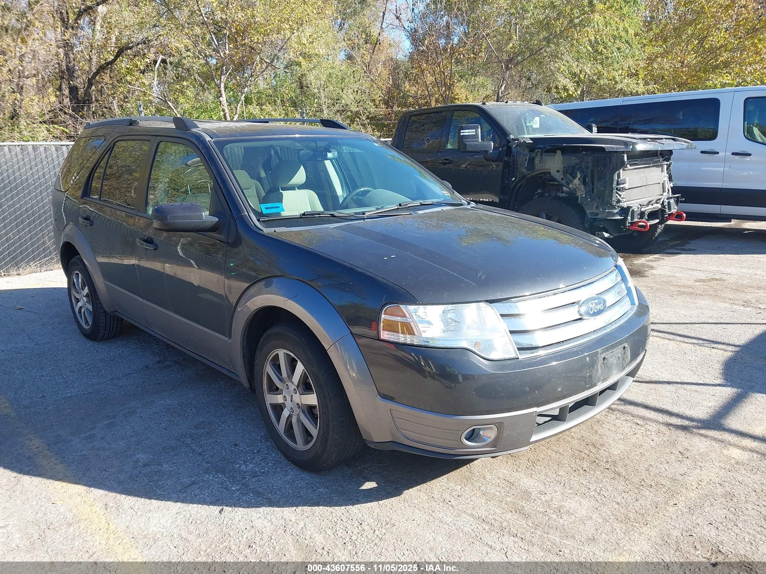 2008 Ford Taurus X SEL, VIN 1FMDK02W68GA05781 — Front end