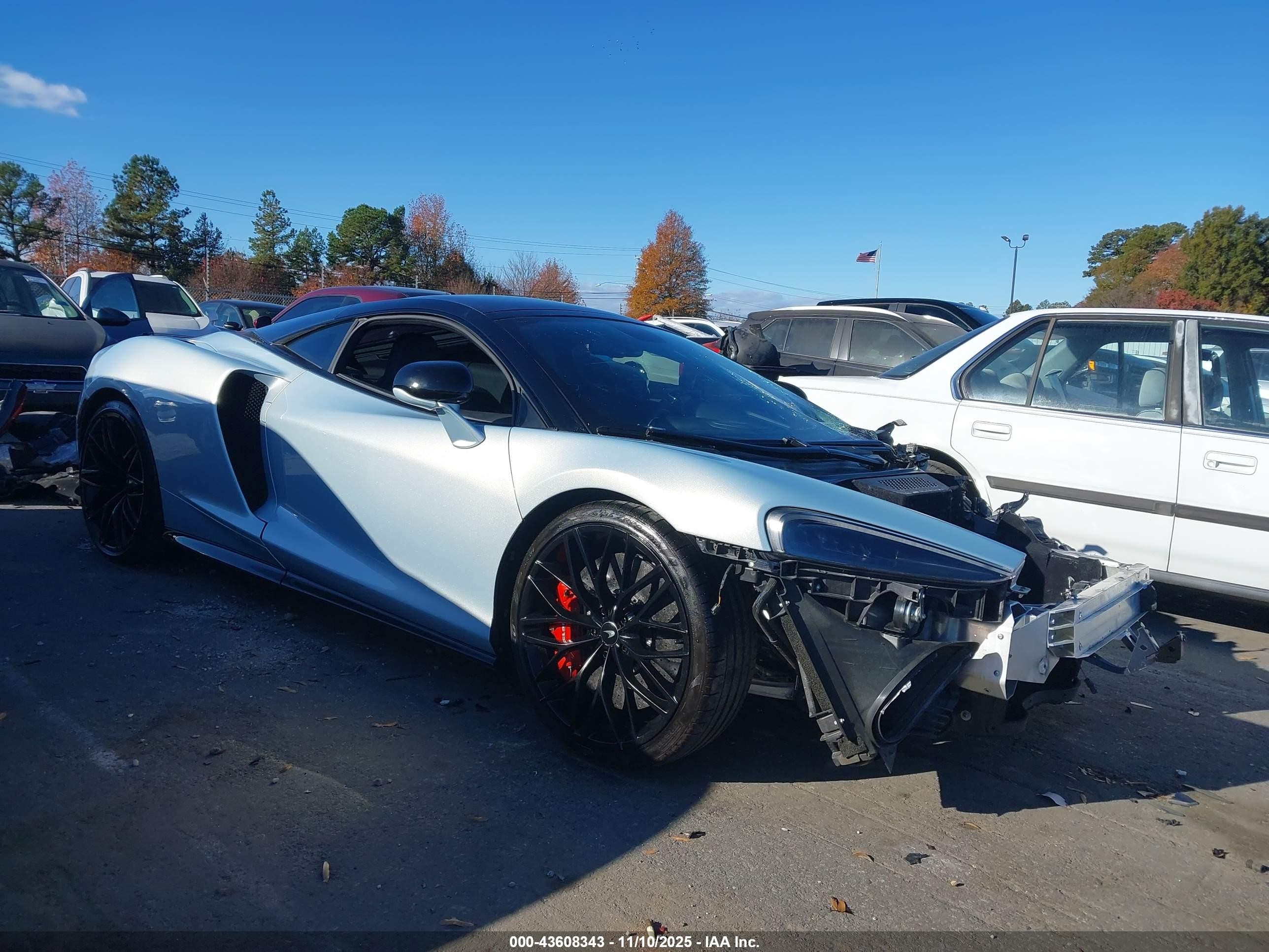 2023 McLaren GT, VIN SBM22GCAXPW002773 — Front end