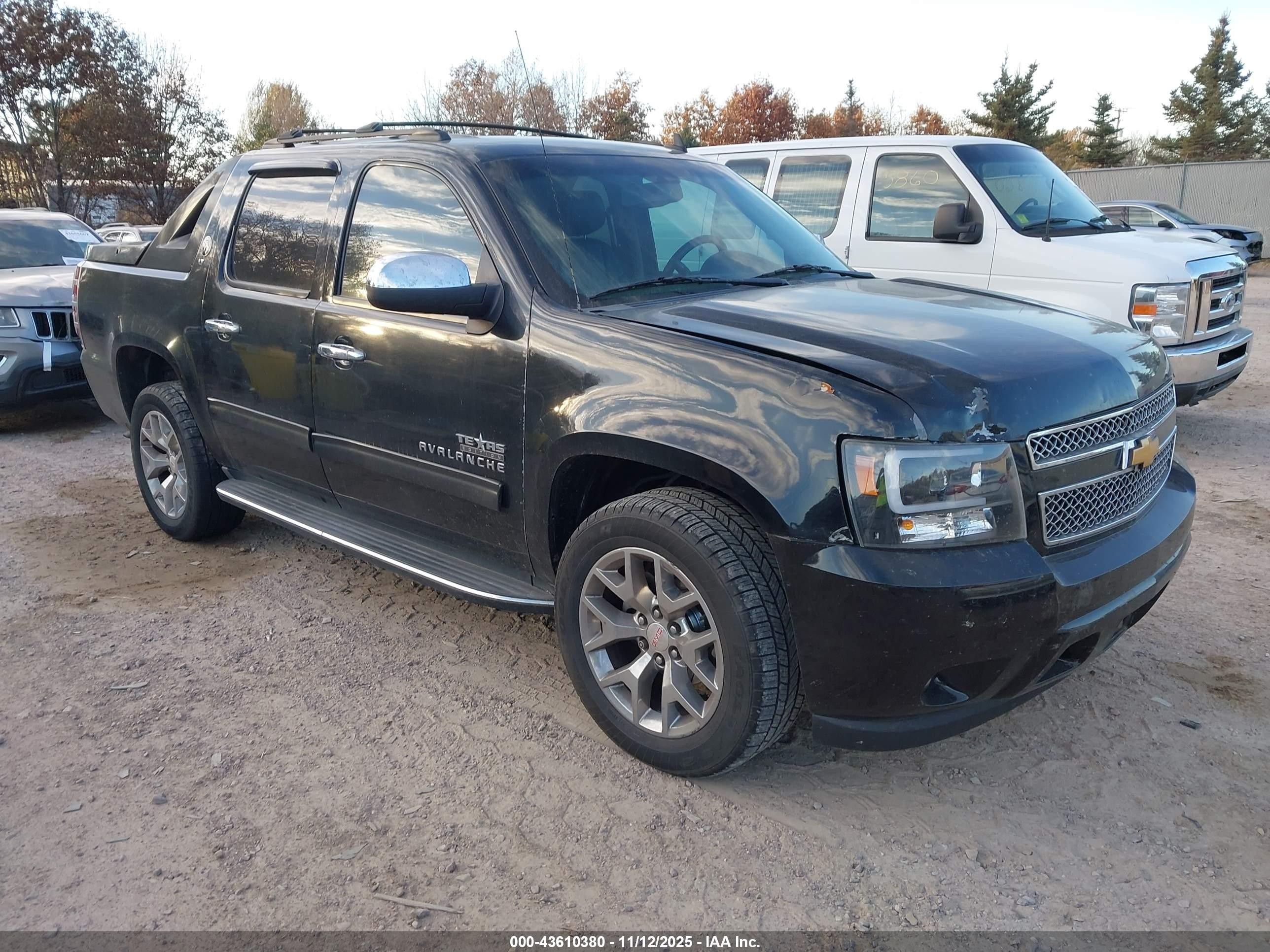 2012 Chevrolet Avalanche LT, VIN 3GNMCFE04CG211729 — Перед