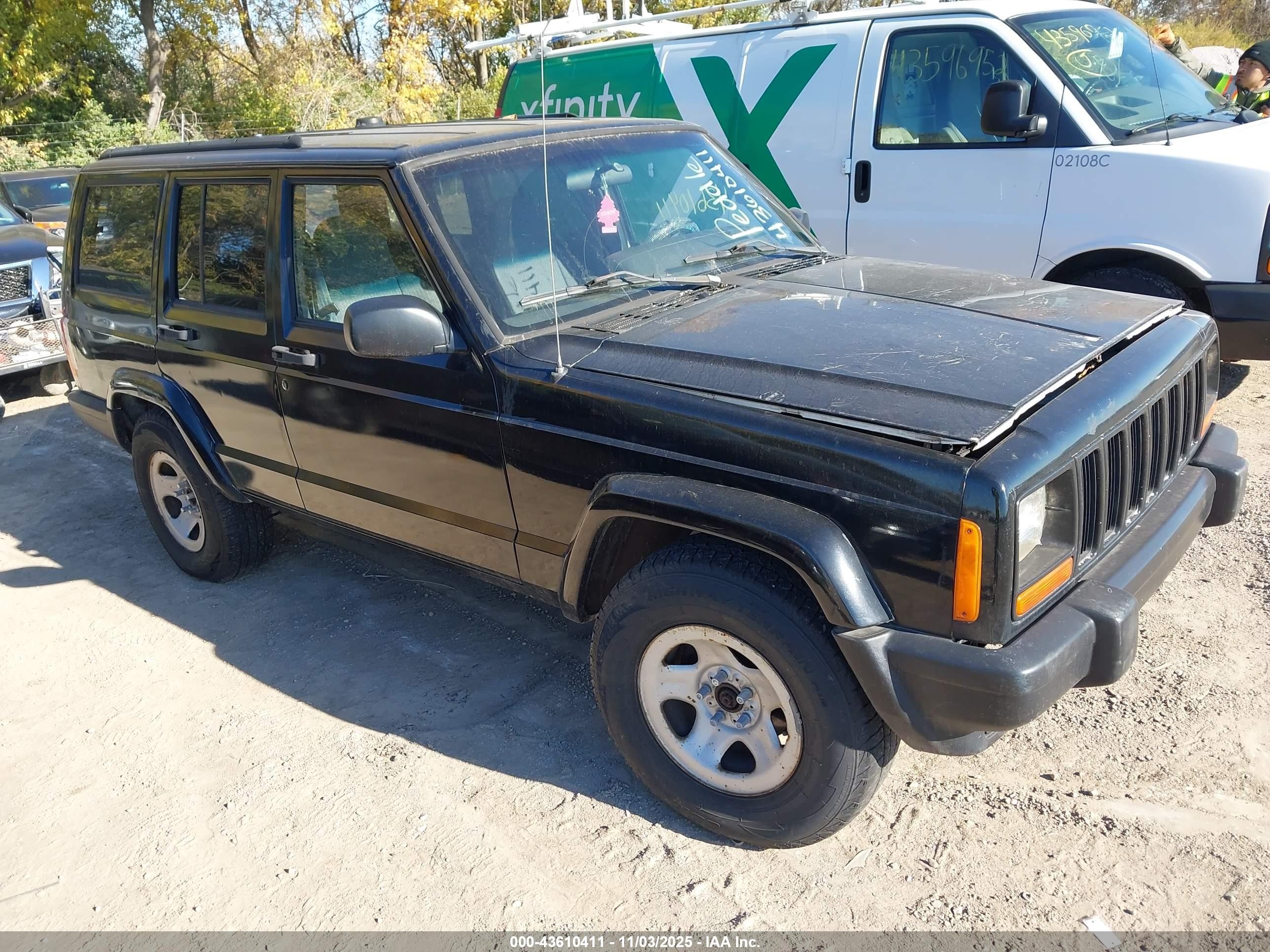 2001 Jeep Cherokee Sport, VIN 1J4FF48S41L532996 — Front end