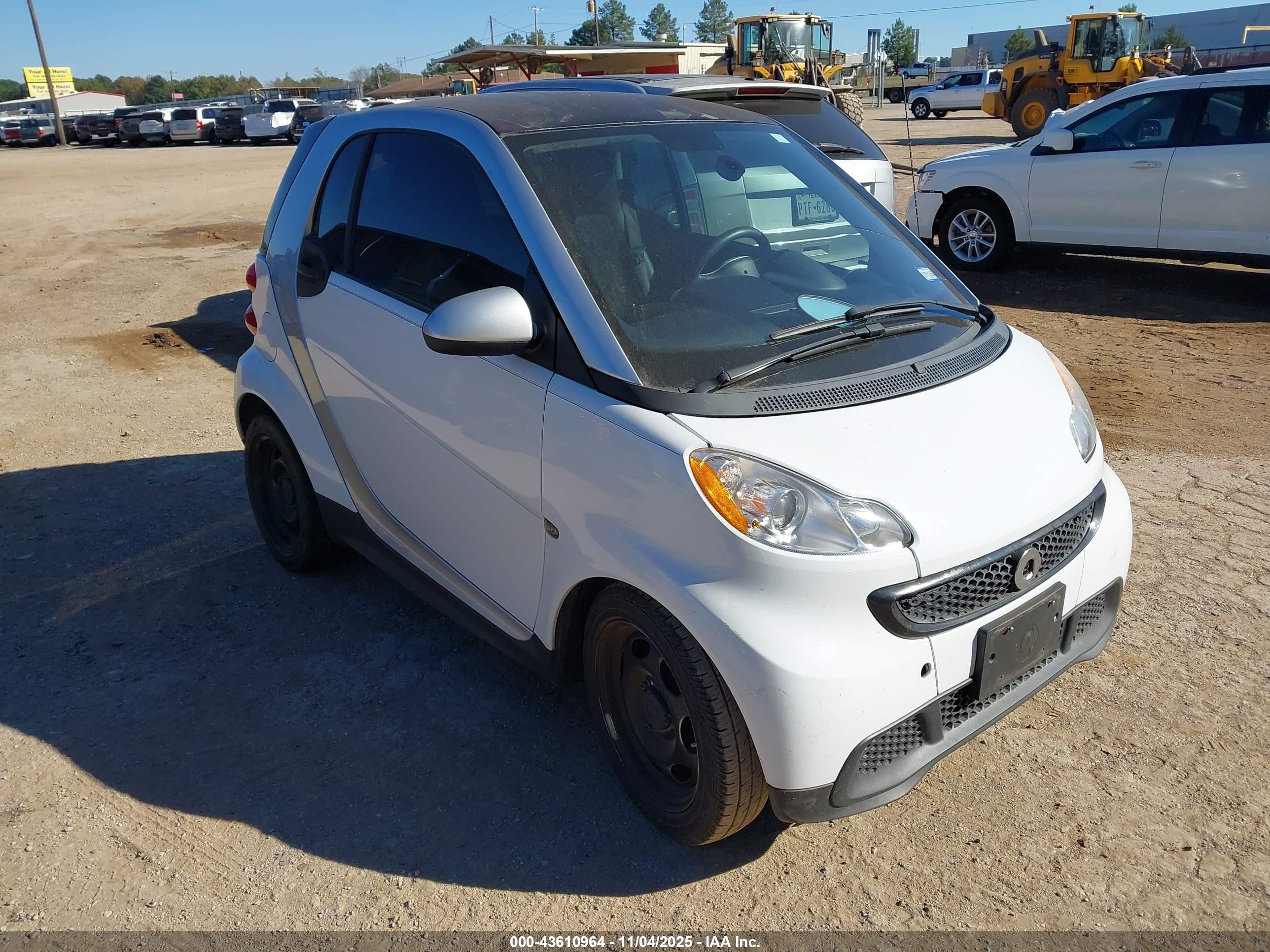 2014 Smart fortwo Pure, VIN WMEEJ3BAXEK737620 — Механическое