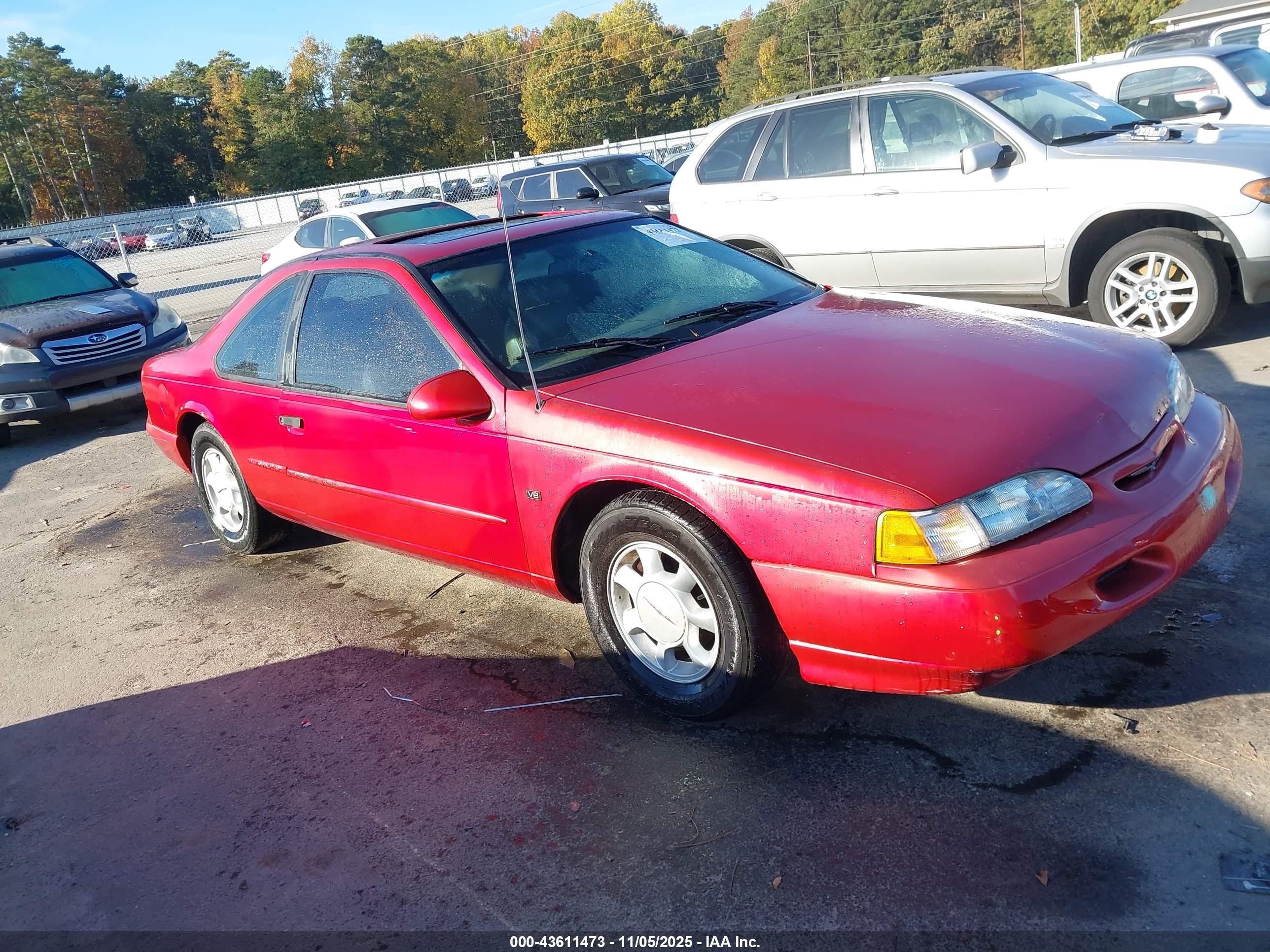 1995 Ford Thunderbird LX, VIN 1FALP62W8SH206478 — Front end