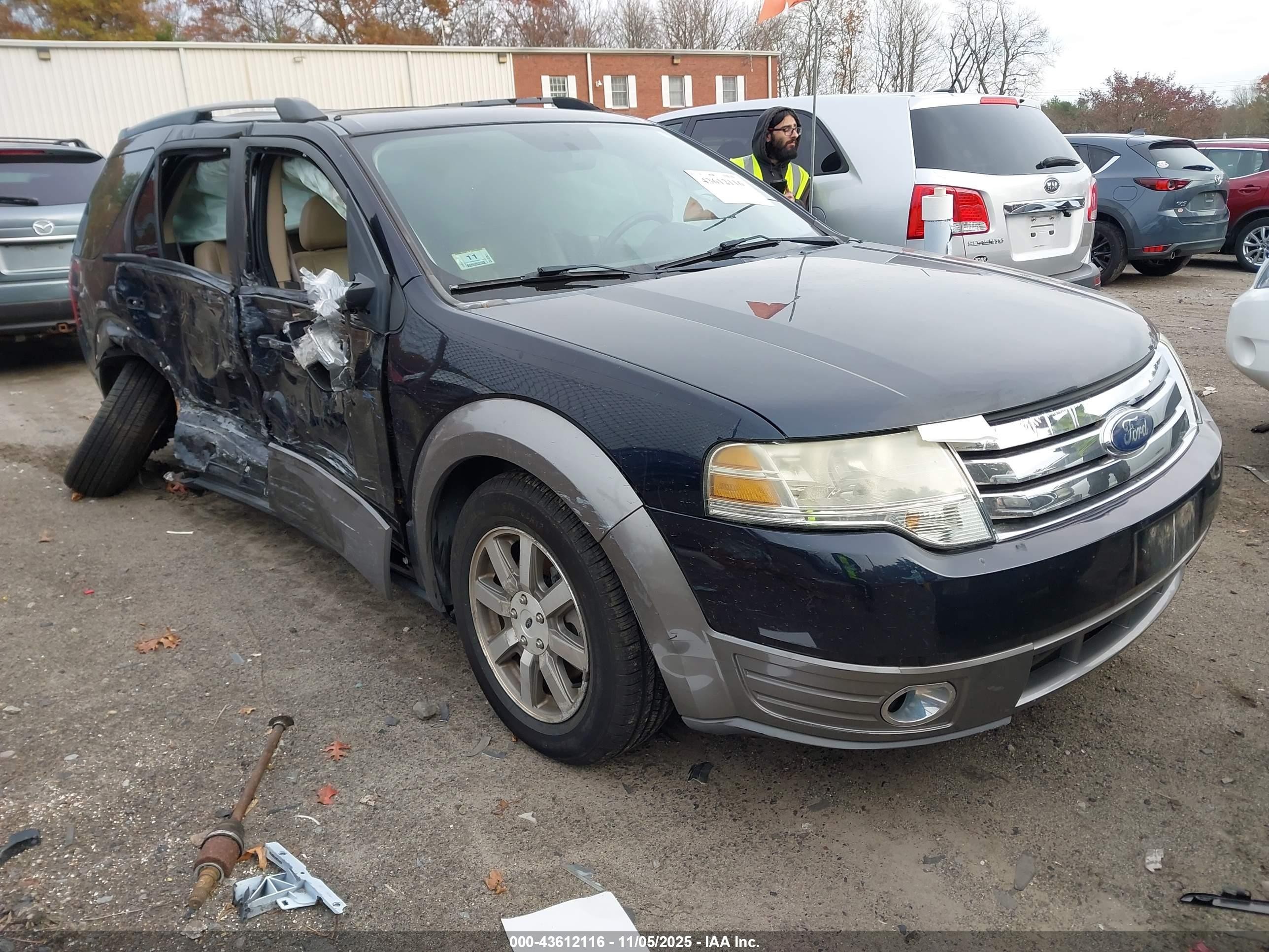 2008 Ford Taurus X SEL, VIN 1FMDK05W48GA45482 — Side