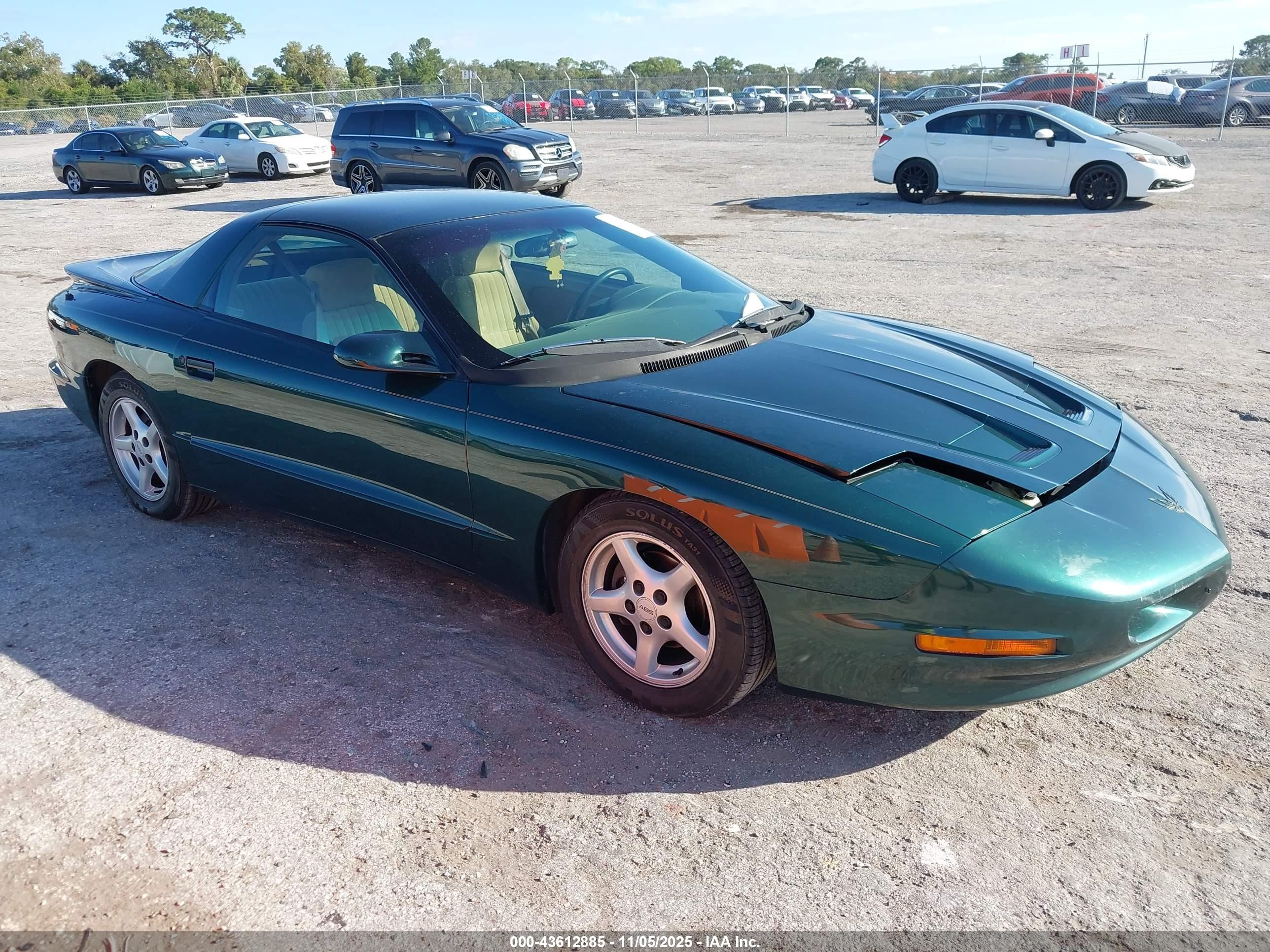 1995 Pontiac Firebird Formula, VIN 2G2FV22P3S2216822 — Front end