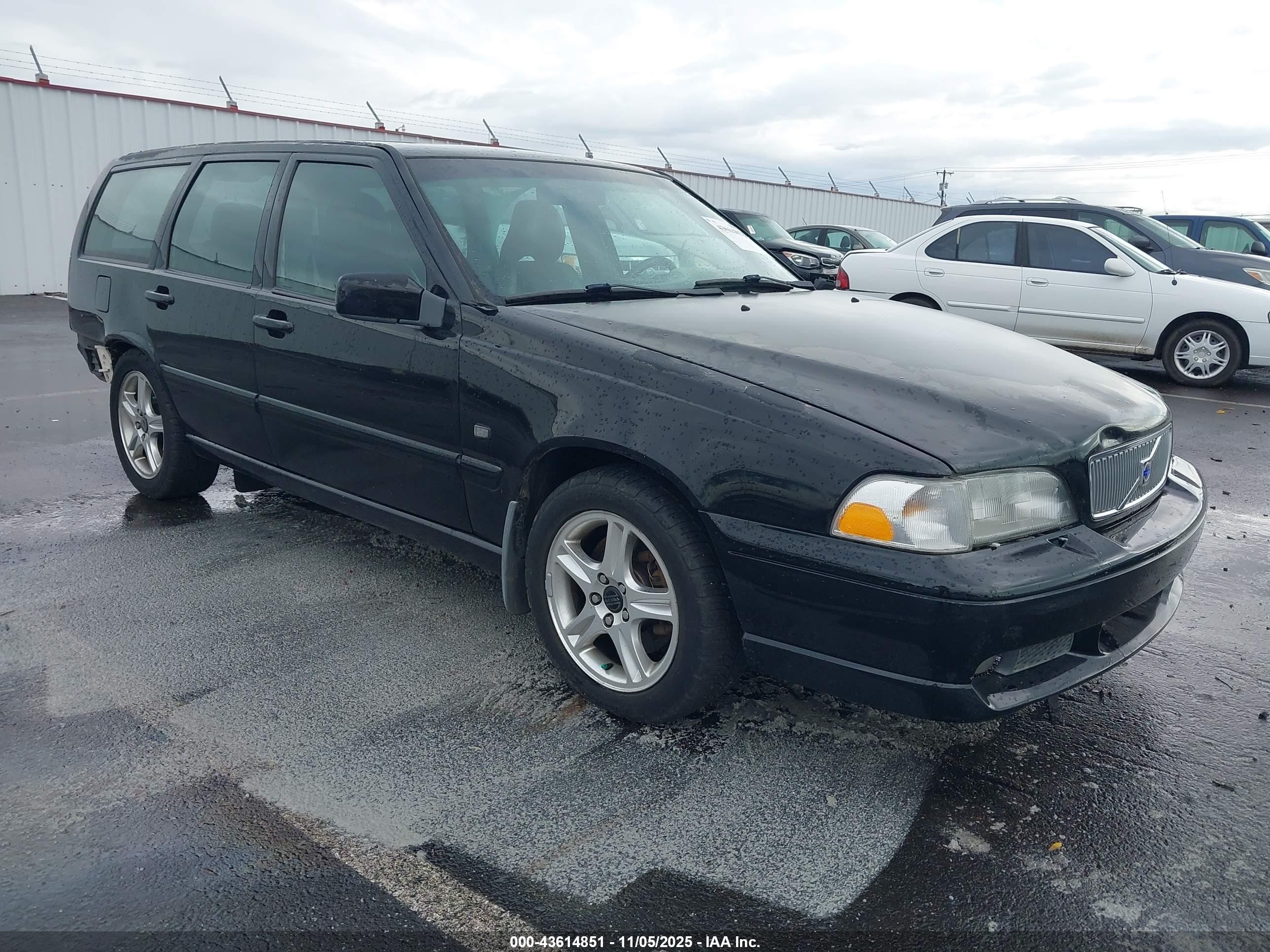 1999 Volvo V70, VIN YV1LV62D1X2613156 — Зад