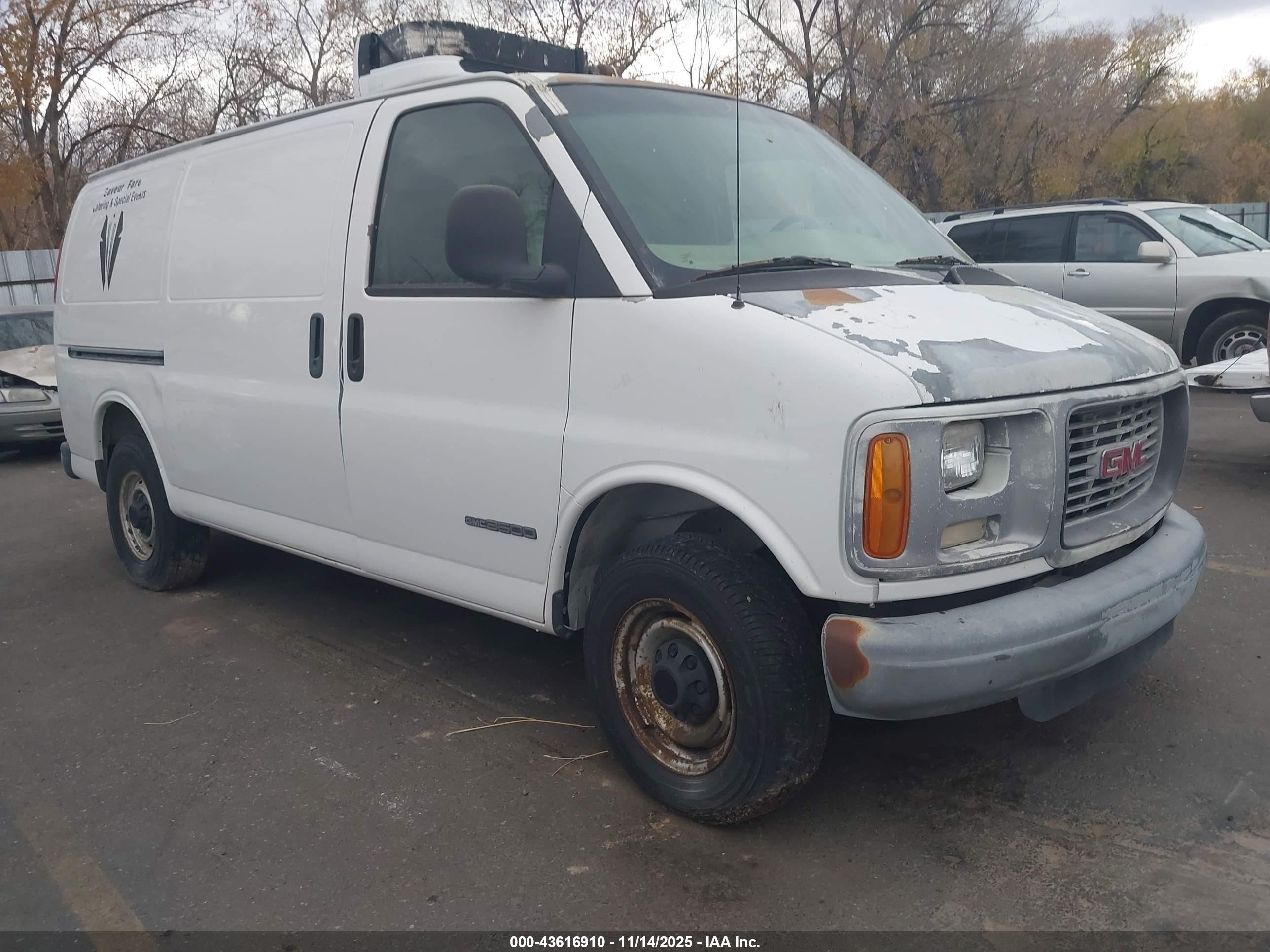 1998 GMC Savana, VIN 1GTHG35R2W1034452 — Side
