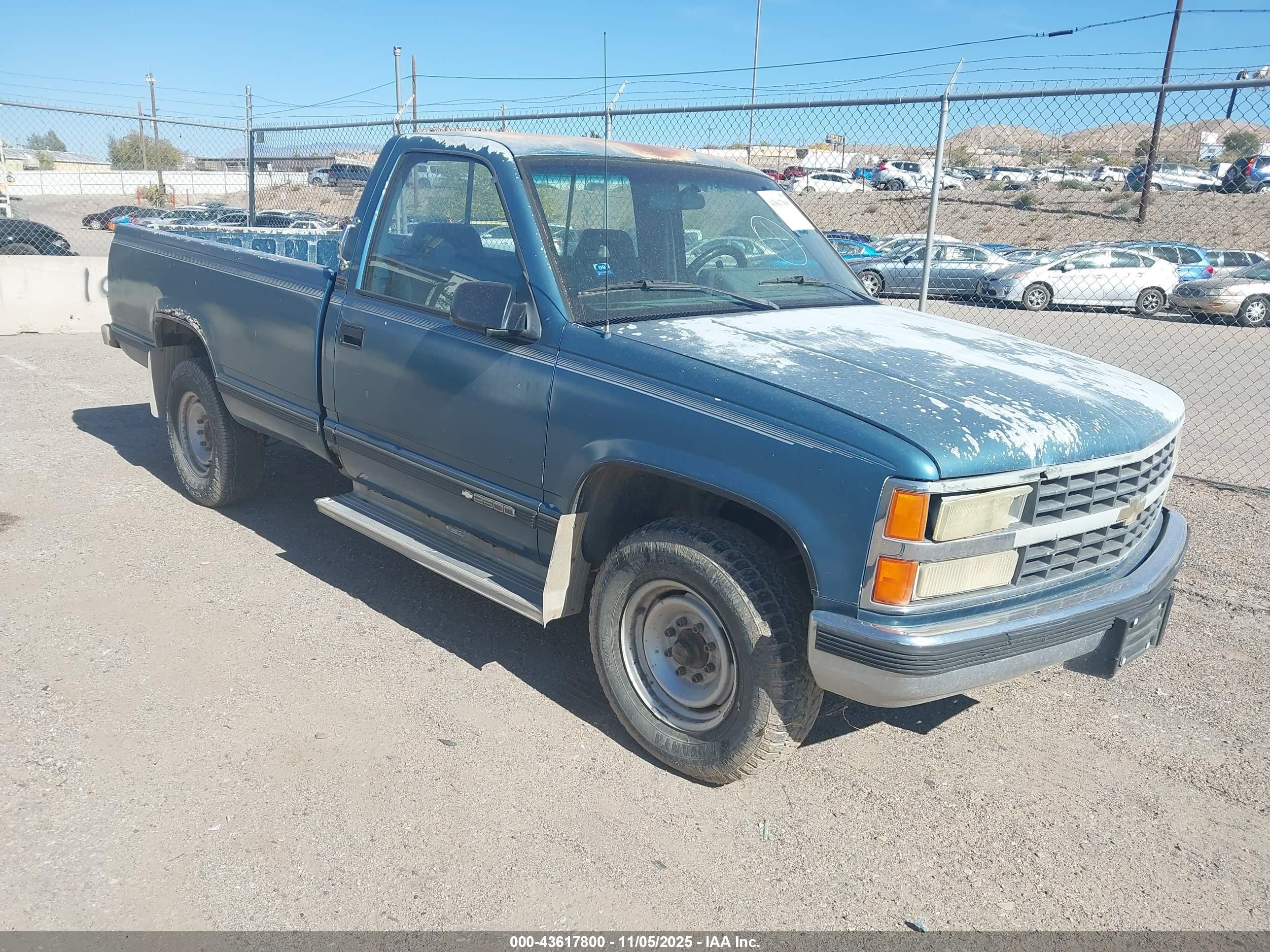 1992 Chevrolet Silverado 2500, VIN 1GCGC24K7NE132289 — Side